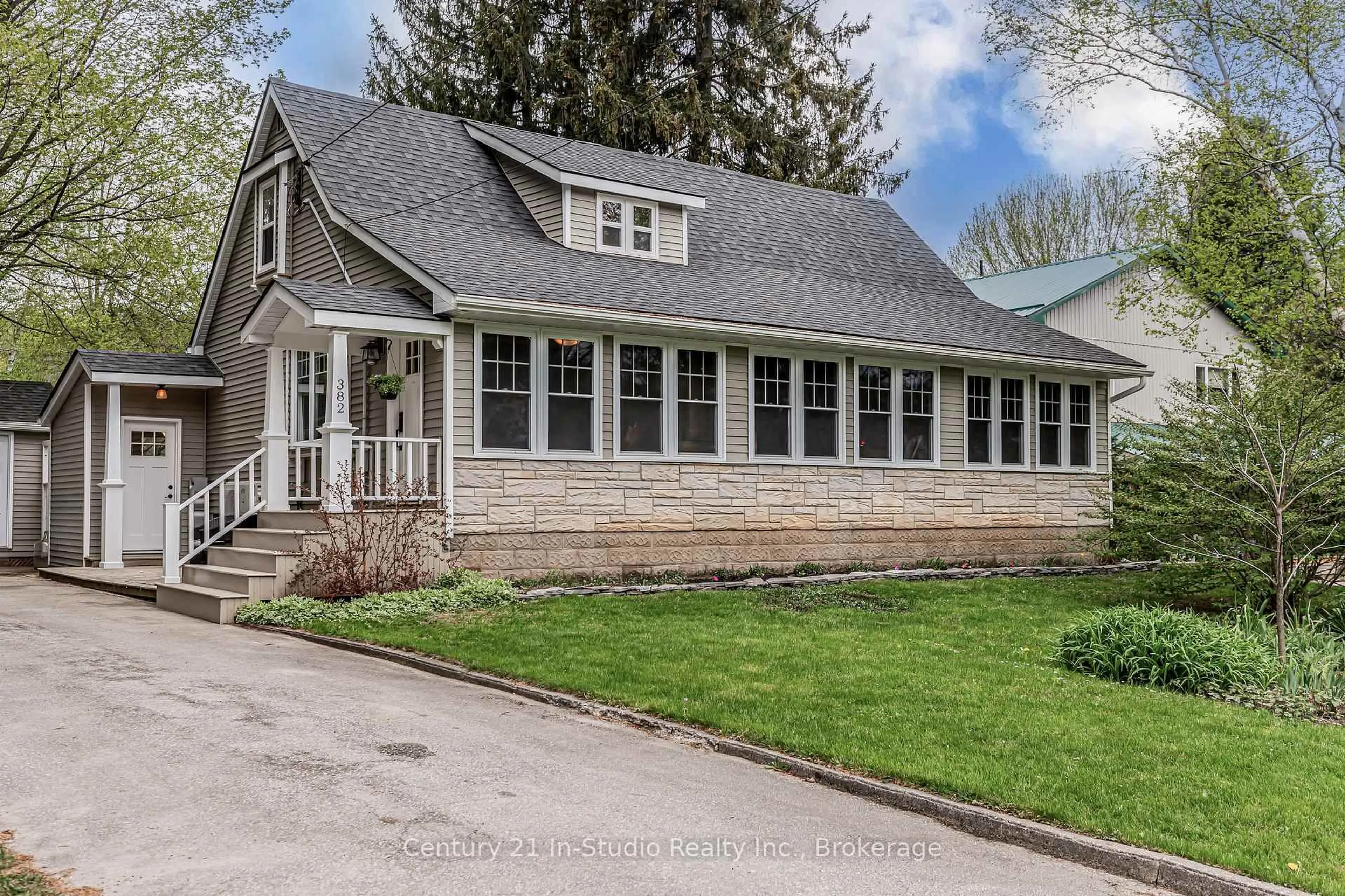 Home with vinyl exterior material, street for 382 2nd Ave, Georgian Bluffs Ontario N4K 5T1