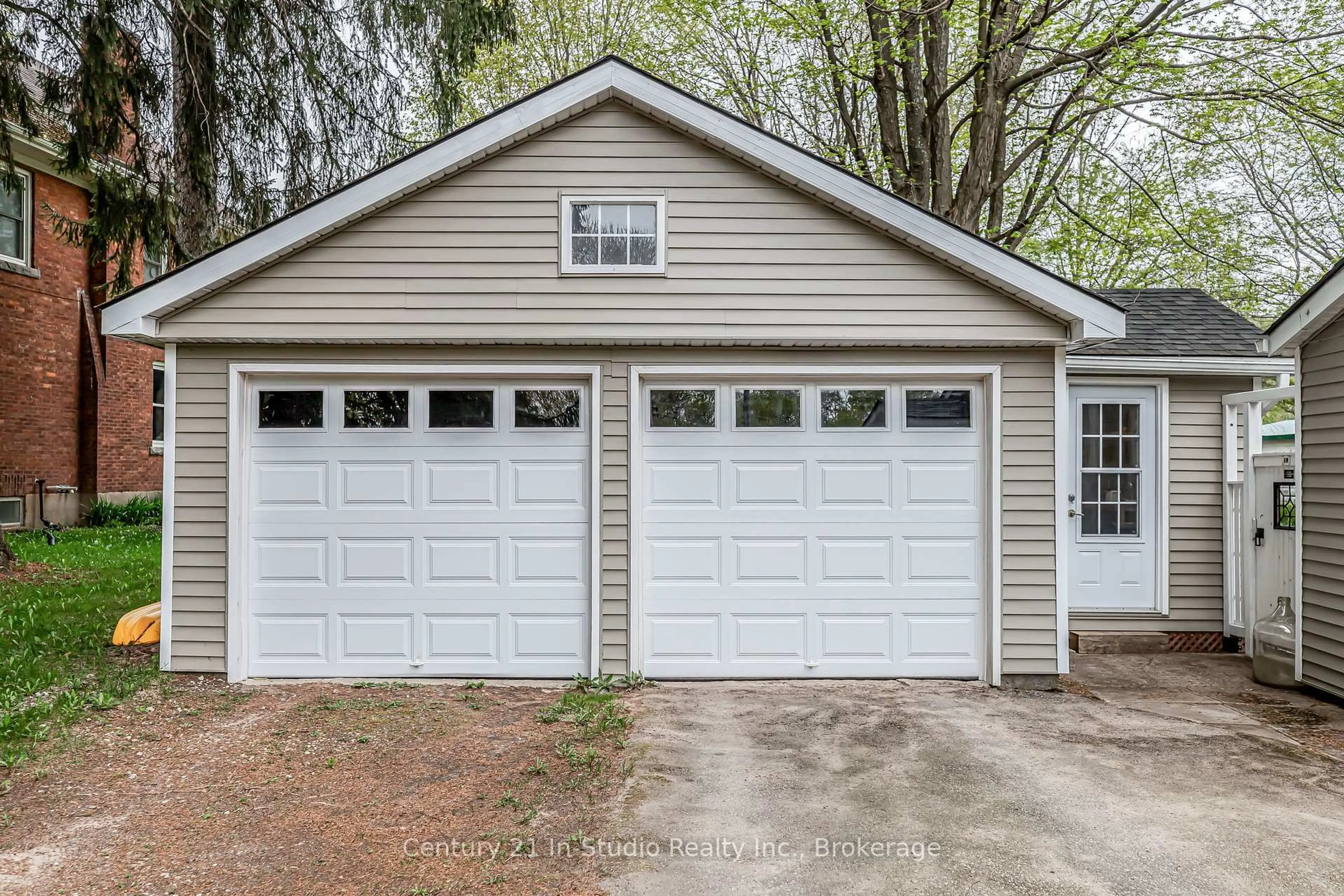 Indoor garage for 382 2nd Ave, Georgian Bluffs Ontario N4K 5T1