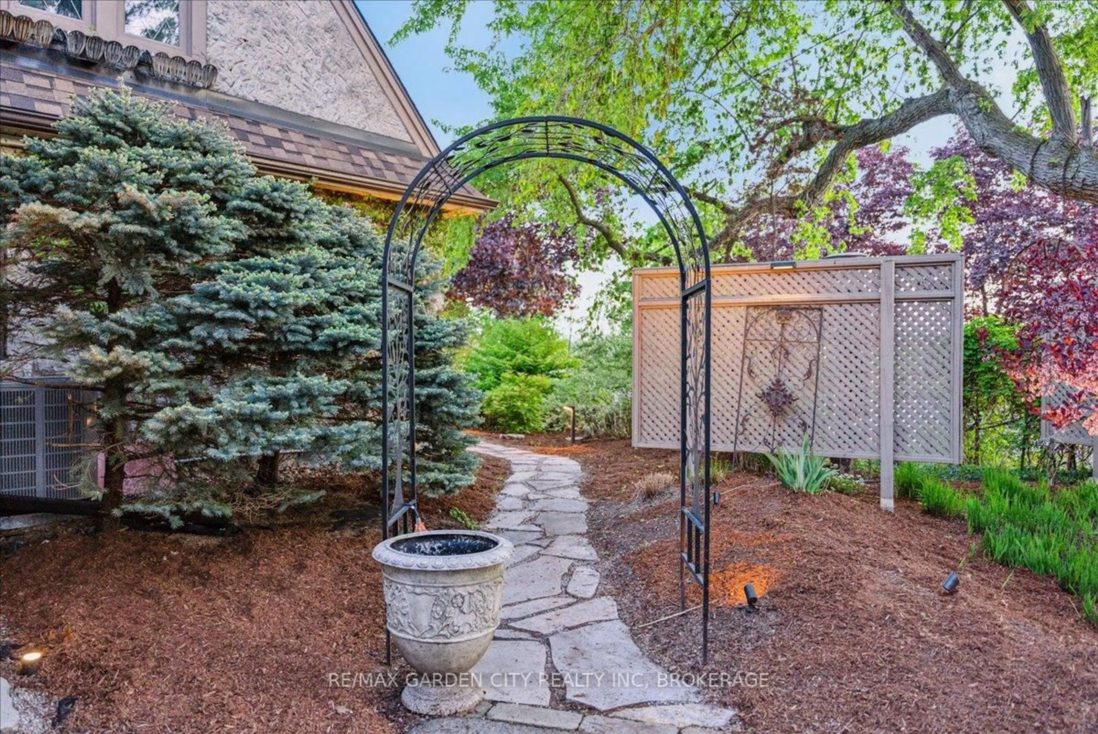 Patio, street for 1 Glenridge Ave, St. Catharines Ontario L2R 4W5