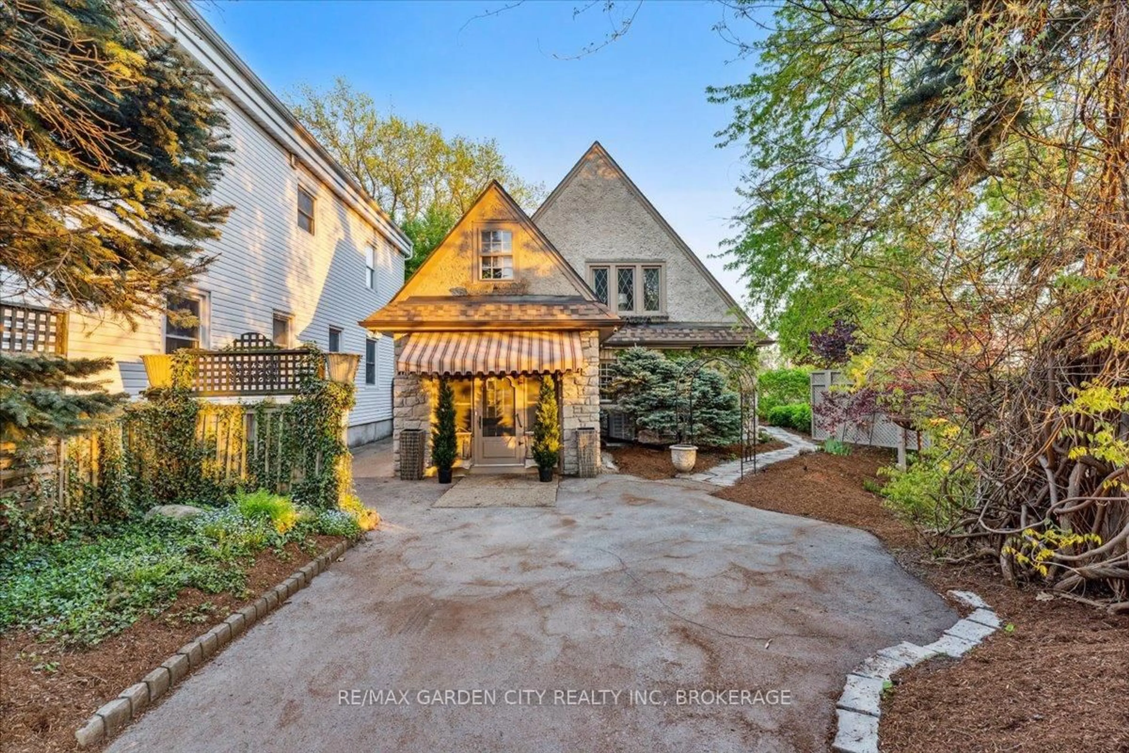 Unknown for 1 Glenridge Ave, St. Catharines Ontario L2R 4W5