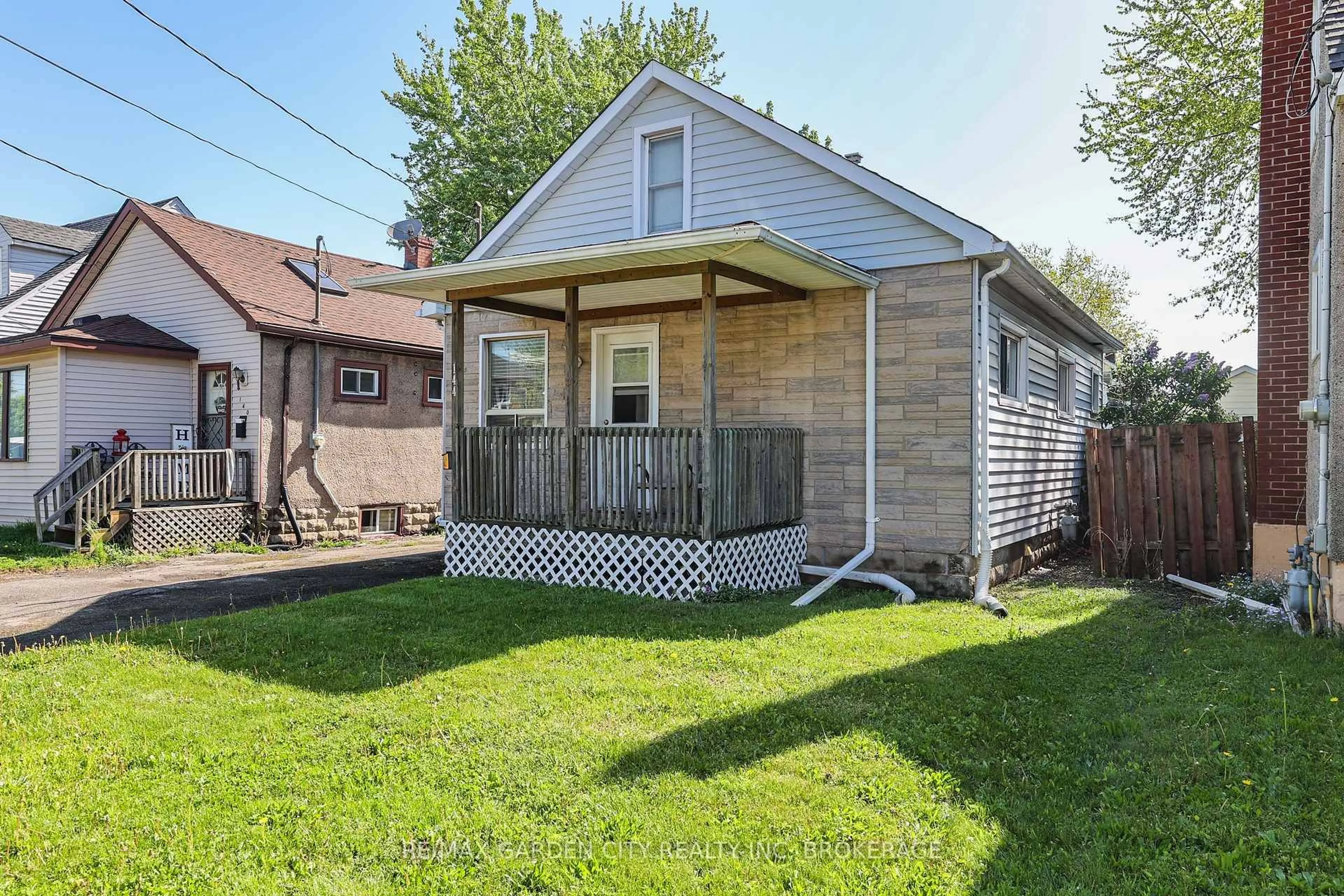 Unknown for 144 McAlpine Ave, Welland Ontario L3B 1T6