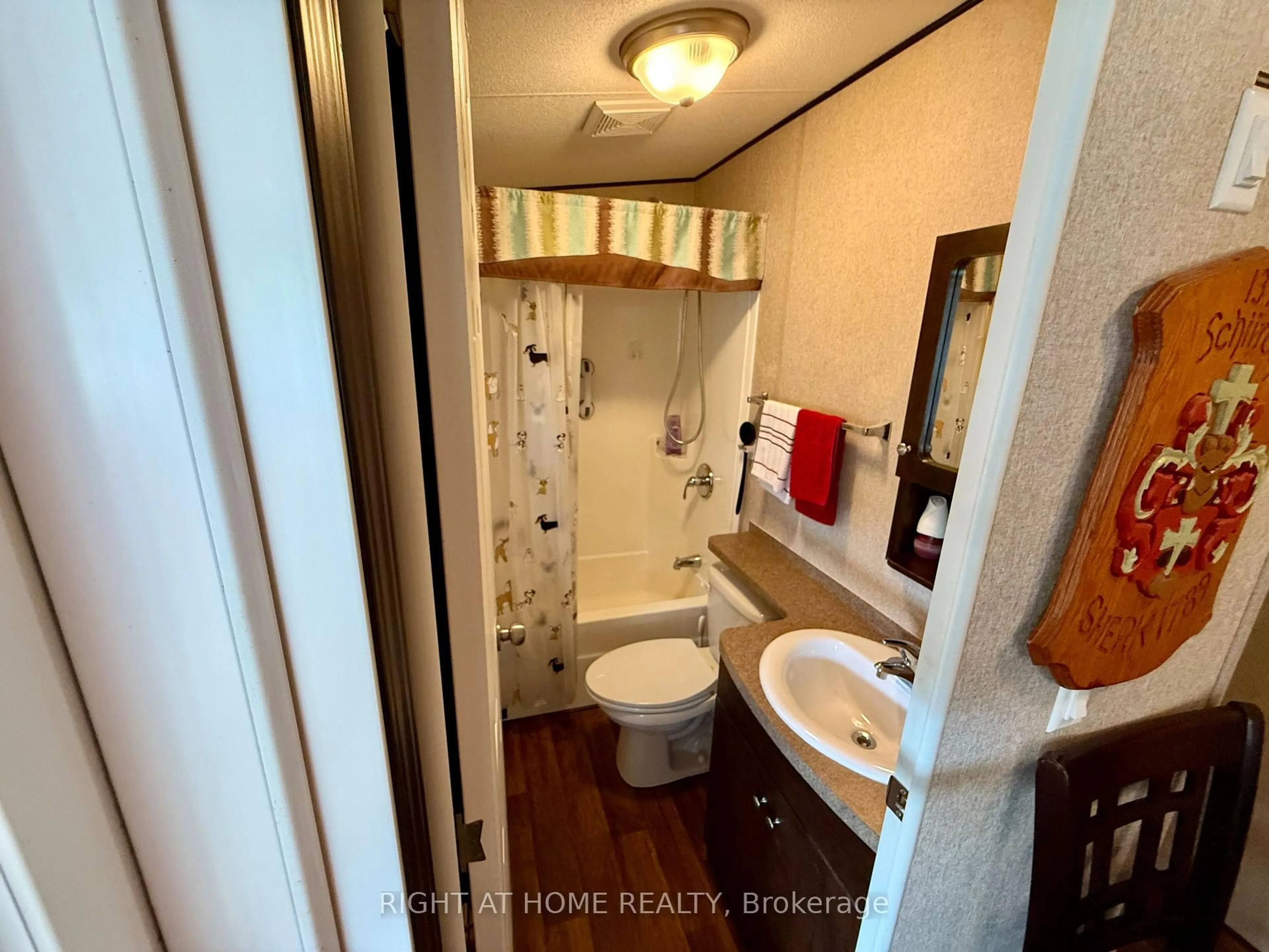 Standard bathroom, unknown for 1082 Shamrock Marina Rd #63, Gravenhurst Ontario P0E 1N0
