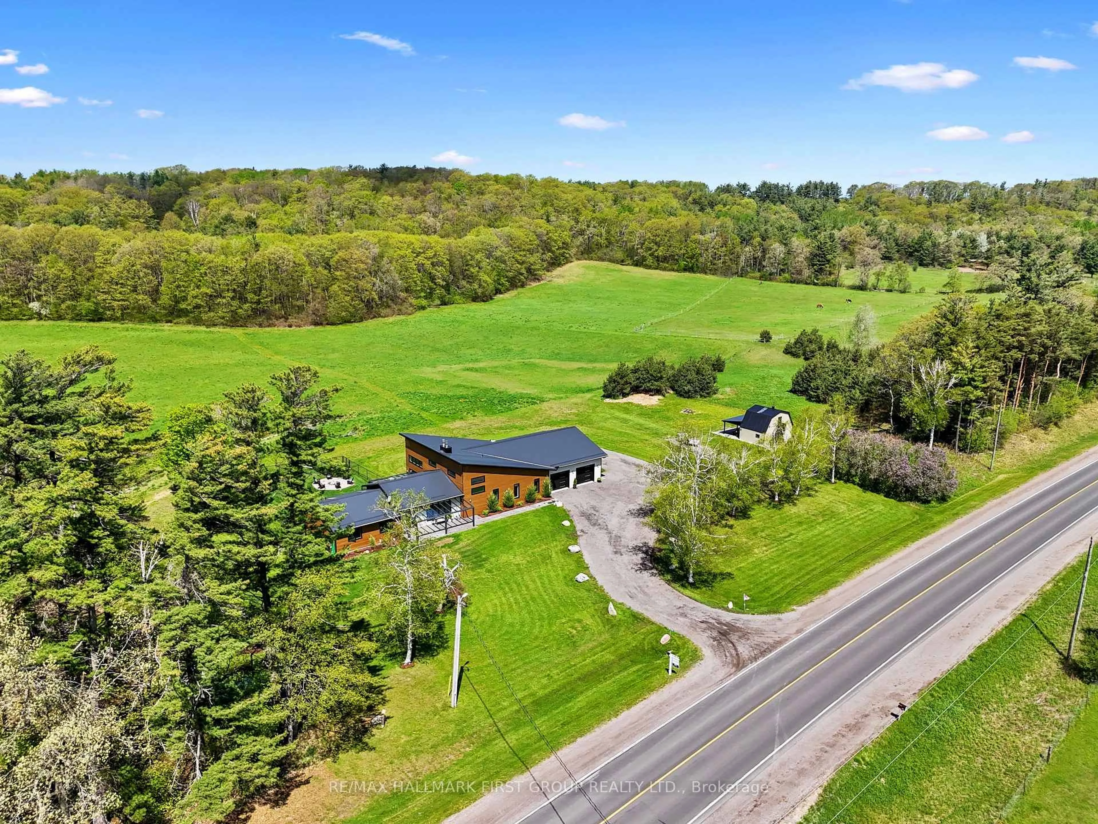 A pic from outside/outdoor area/front of a property/back of a property/a pic from drone, unknown for 4566 Harwood Rd, Hamilton Township Ontario K0K 1C0