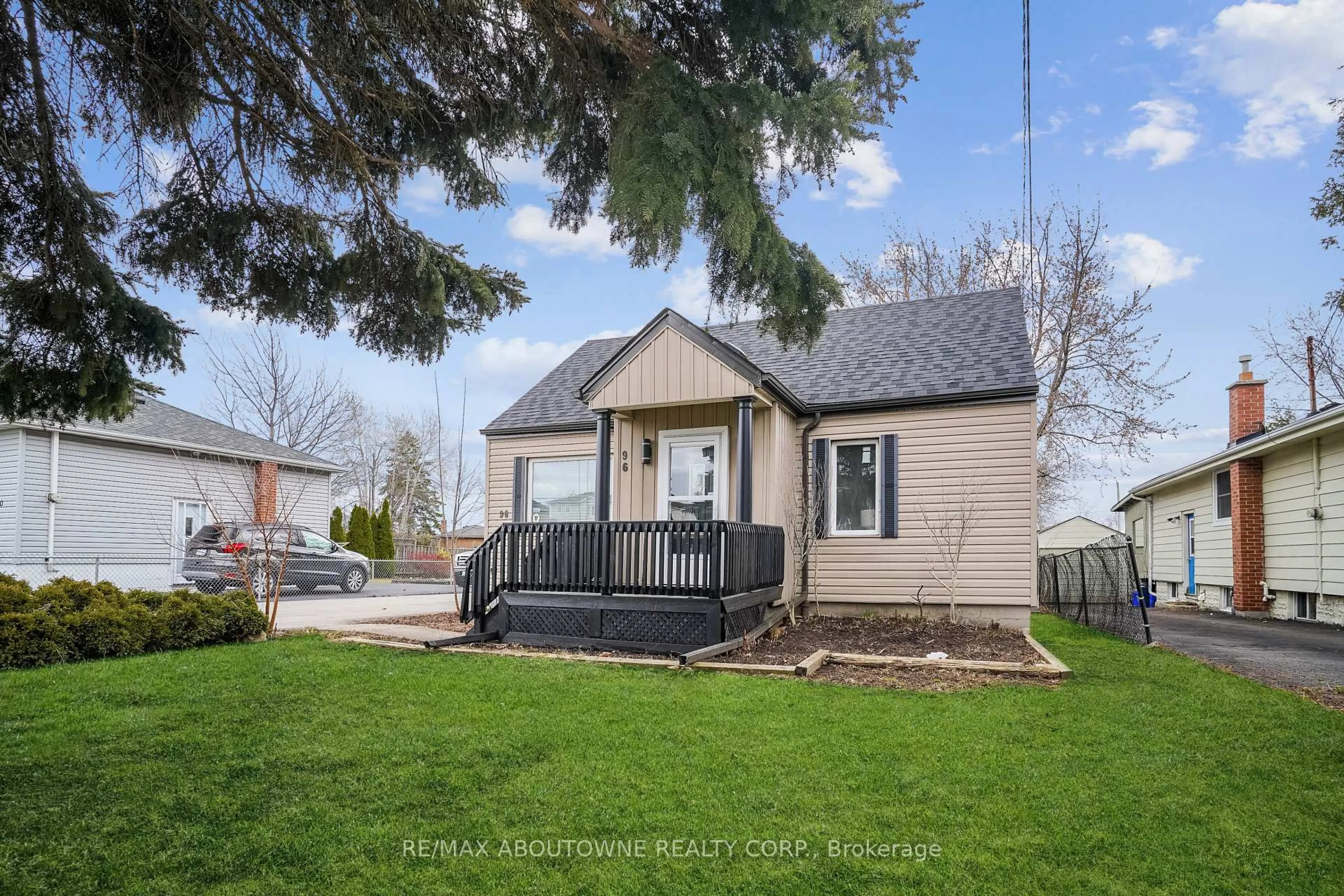 Home with vinyl exterior material, street for 96 MOHAWK Rd, Hamilton Ontario L9A 2G9