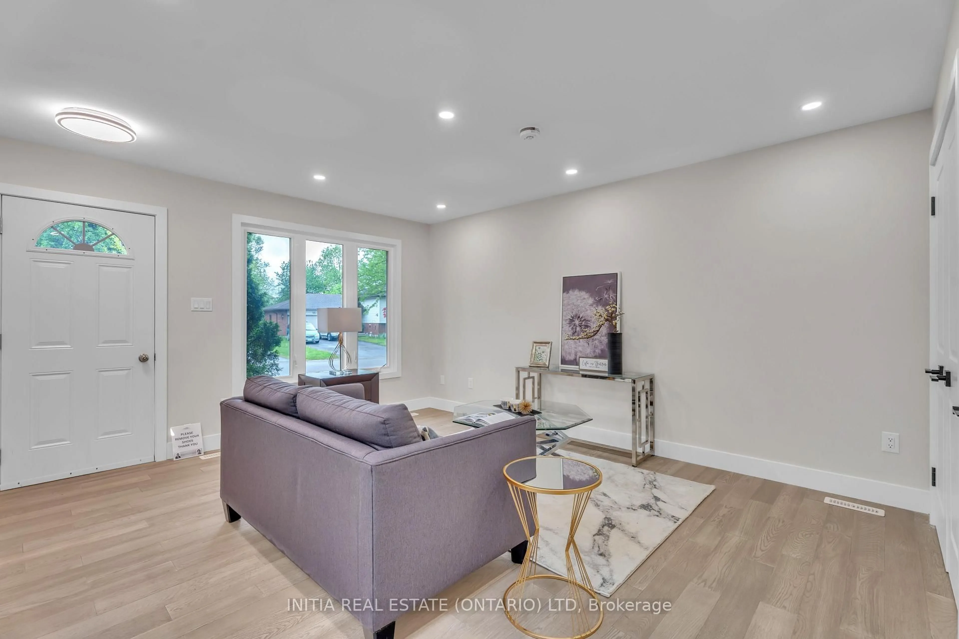 Living room with furniture, unknown for 34 Ripley Rd, London East Ontario N5V 3V1