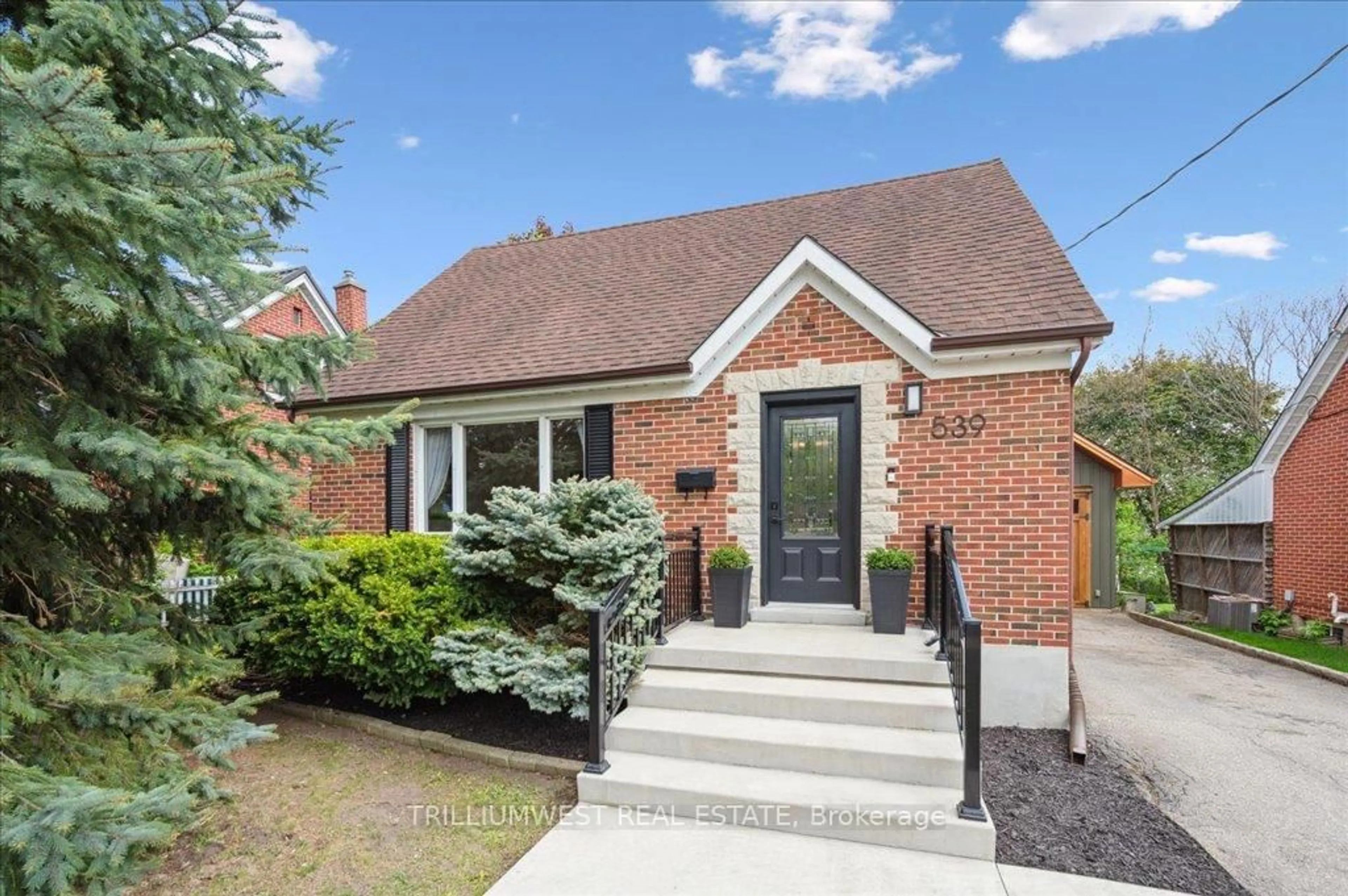 Home with brick exterior material, street for 539 Guelph St, Kitchener Ontario N2H 5Y2
