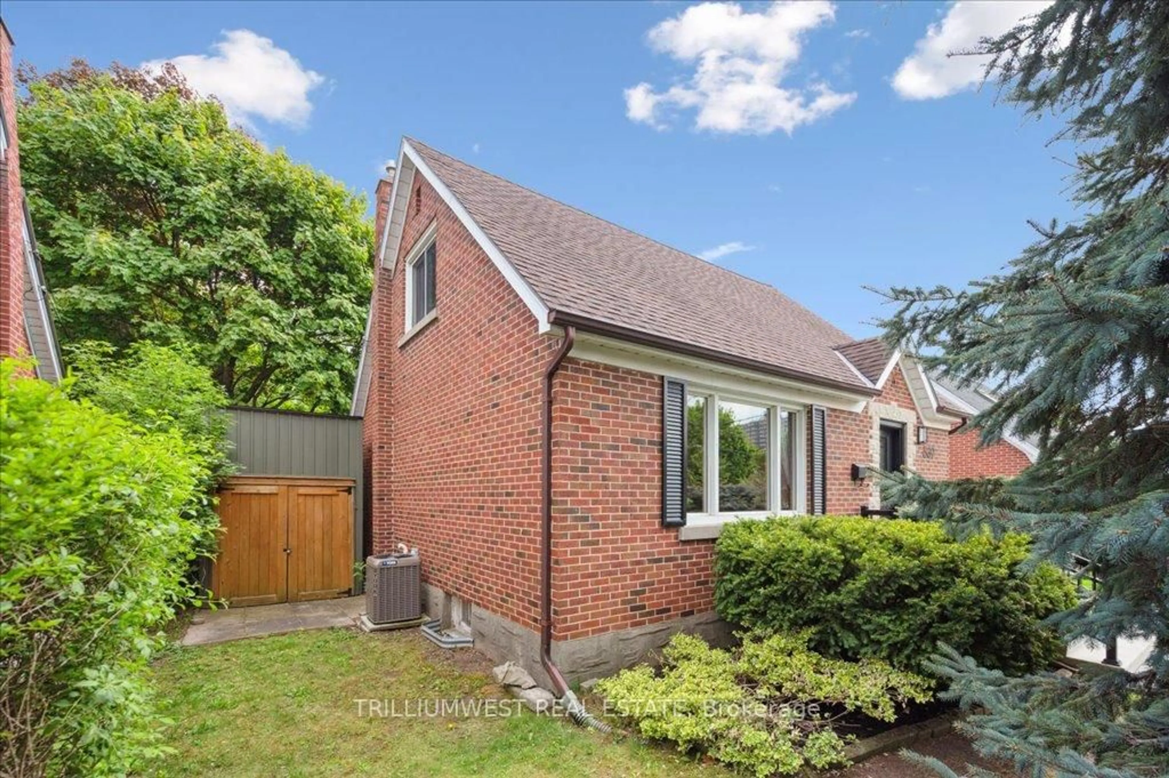 Home with brick exterior material, street for 539 Guelph St, Kitchener Ontario N2H 5Y2