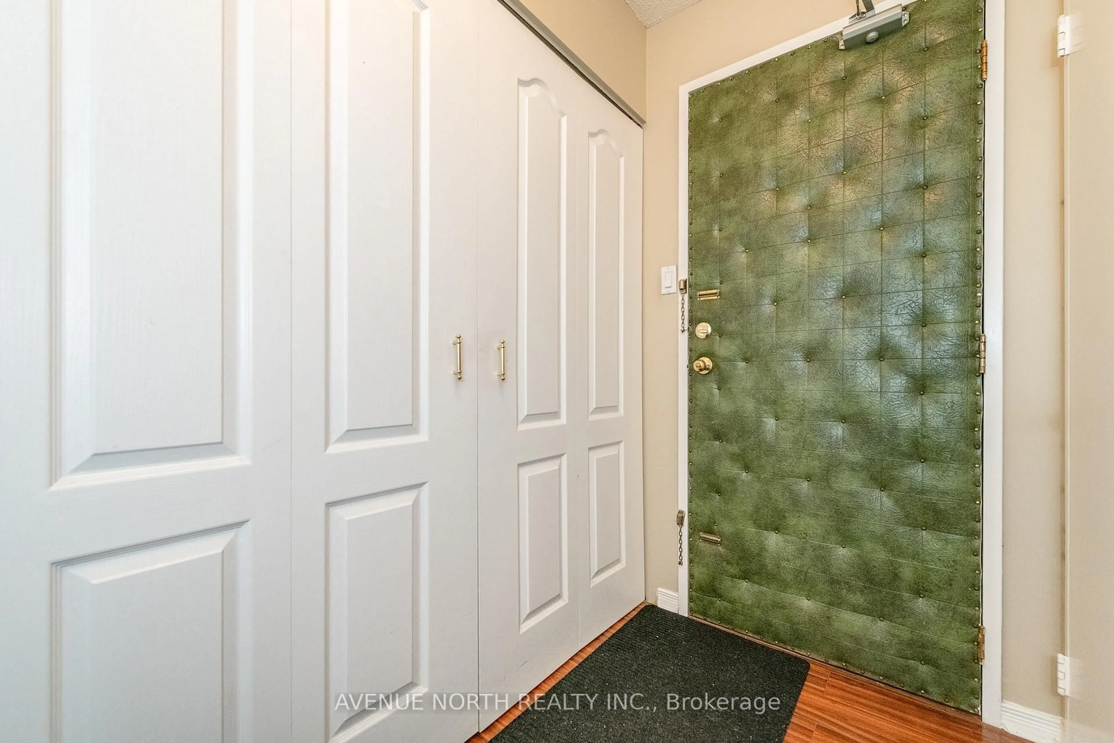 Indoor entryway for 158A Mcarthur Ave #1504, Ottawa Ontario K1L 7E7