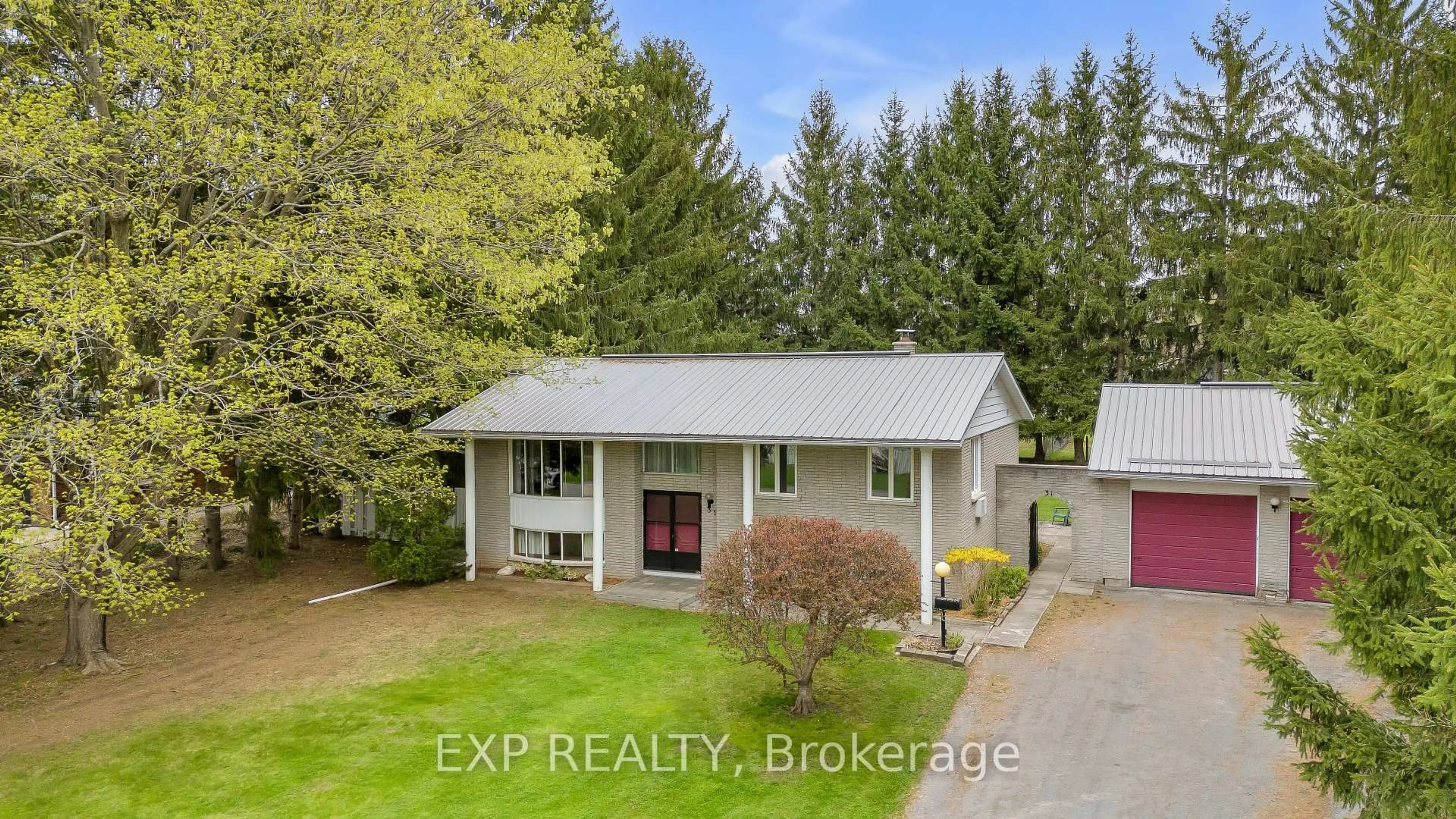 A pic from outside/outdoor area/front of a property/back of a property/a pic from drone, street for 31 Southcrest Dr, Greater Napanee Ontario K7R 3J9