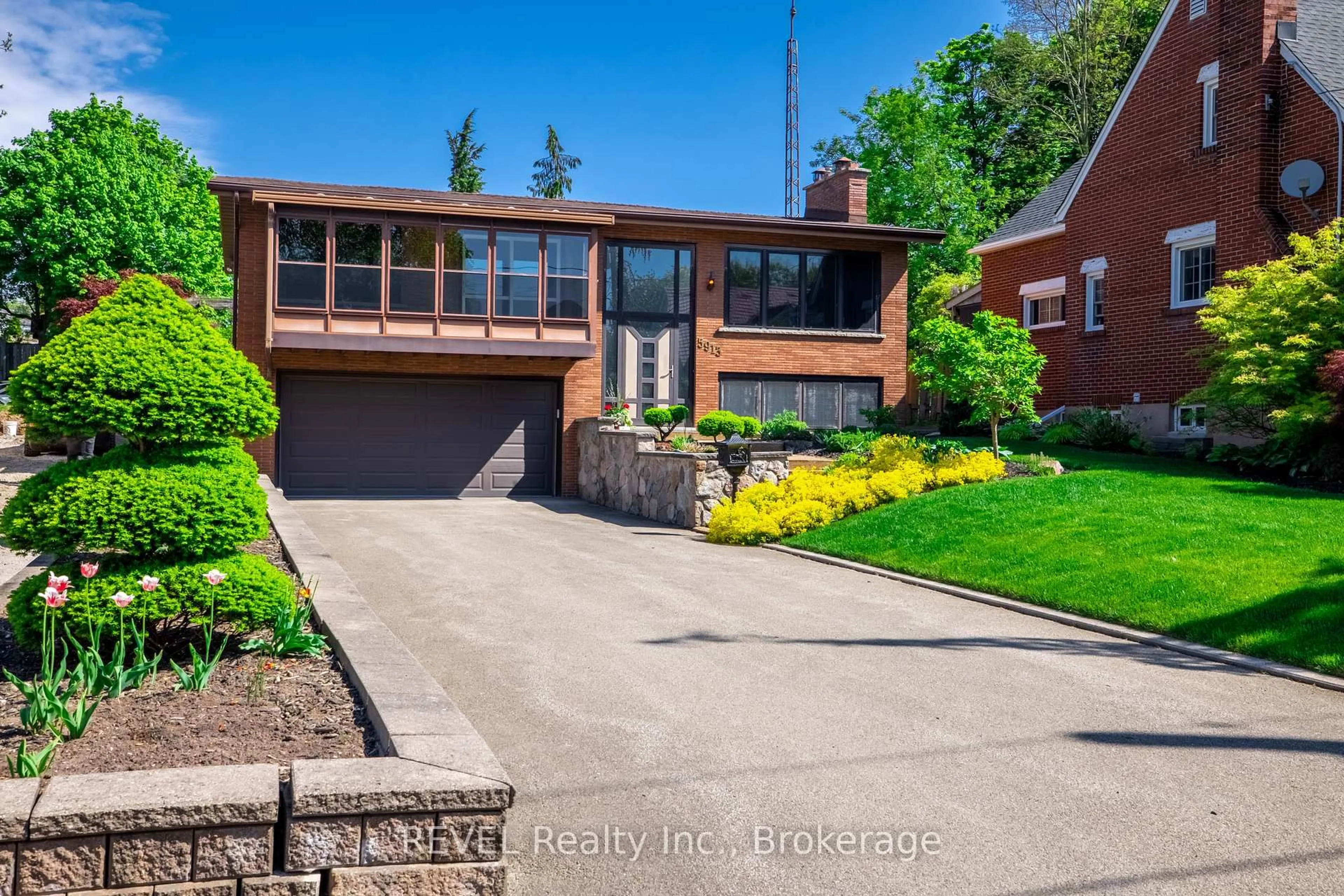 Home with brick exterior material, street for 5913 Delaware St, Niagara Falls Ontario L2G 2E4