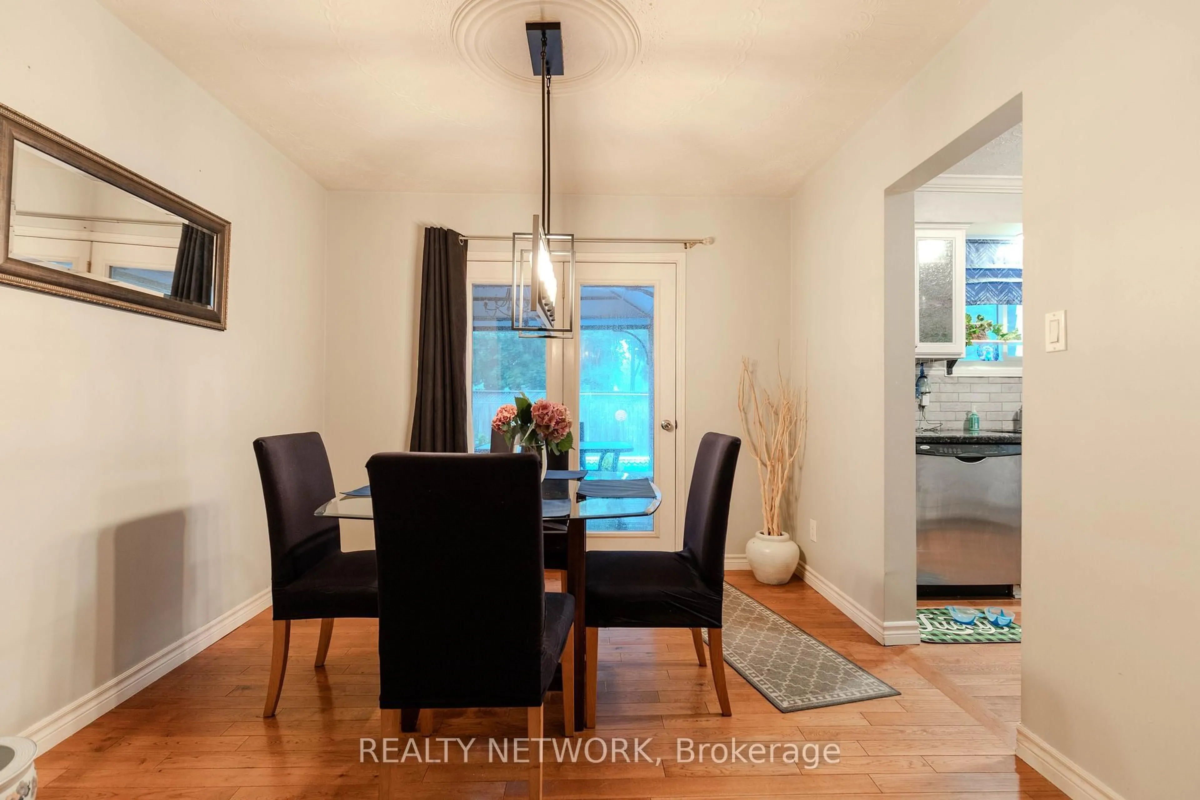 Dining room, wood/laminate floor for 6539 Jupiter Blvd, Niagara Falls Ontario L2J 3Y4