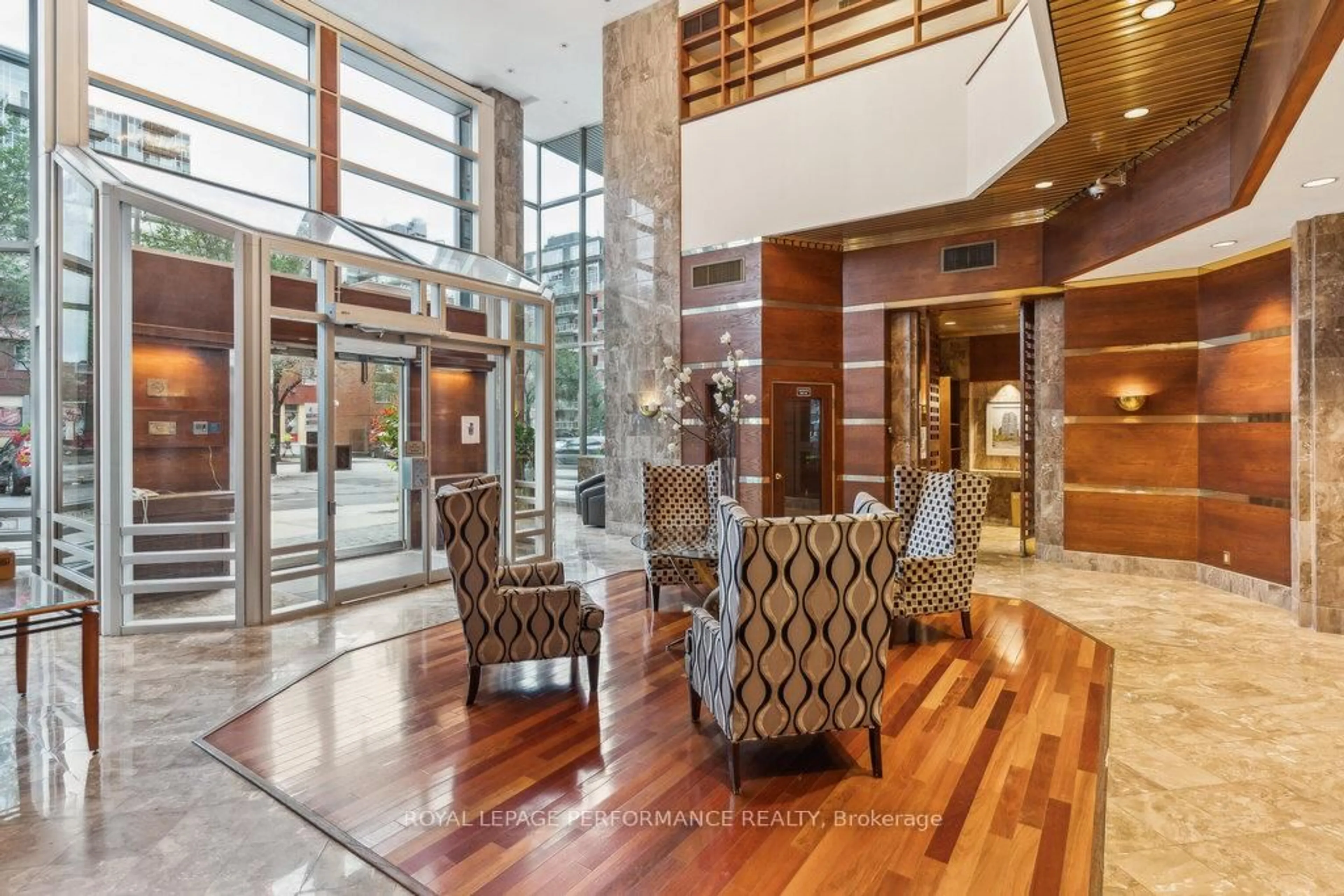 Indoor foyer for 160 George St #405, Ottawa Ontario K1N 9M2