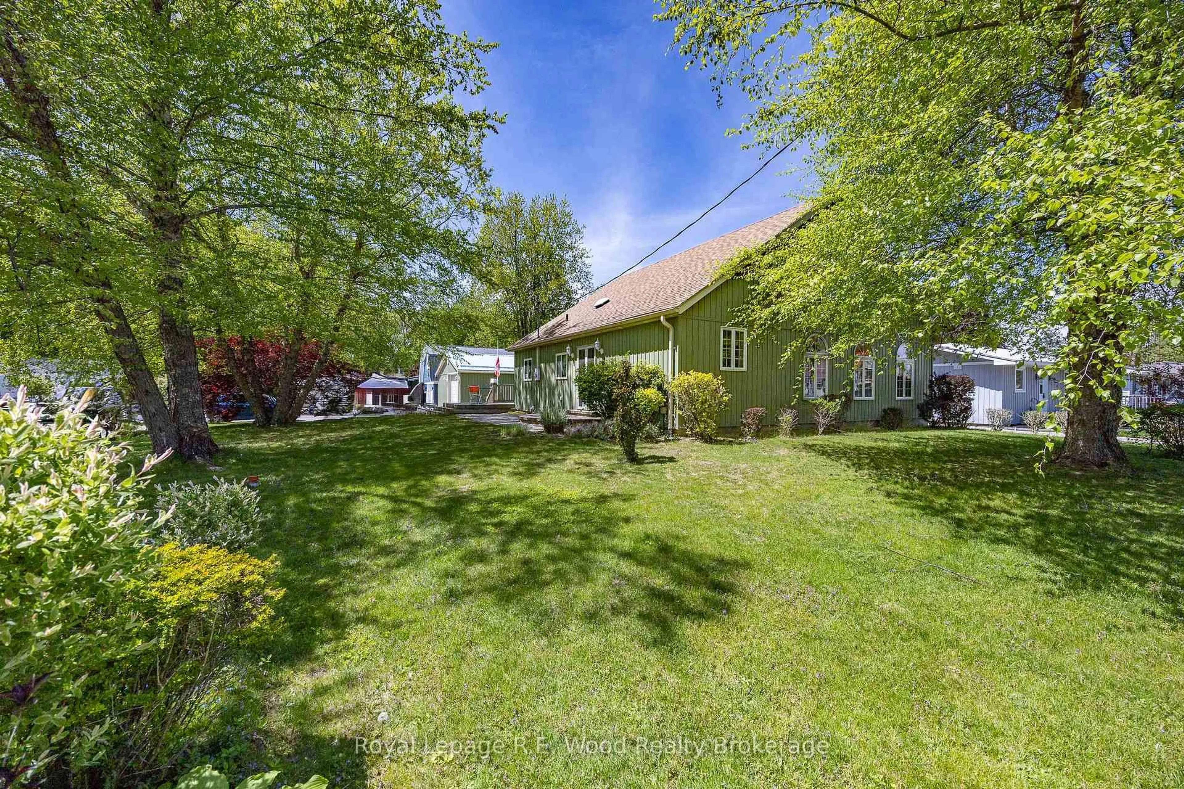 A pic from outside/outdoor area/front of a property/back of a property/a pic from drone, street for 199 Cedar Dr, Norfolk Ontario N0E 1T0