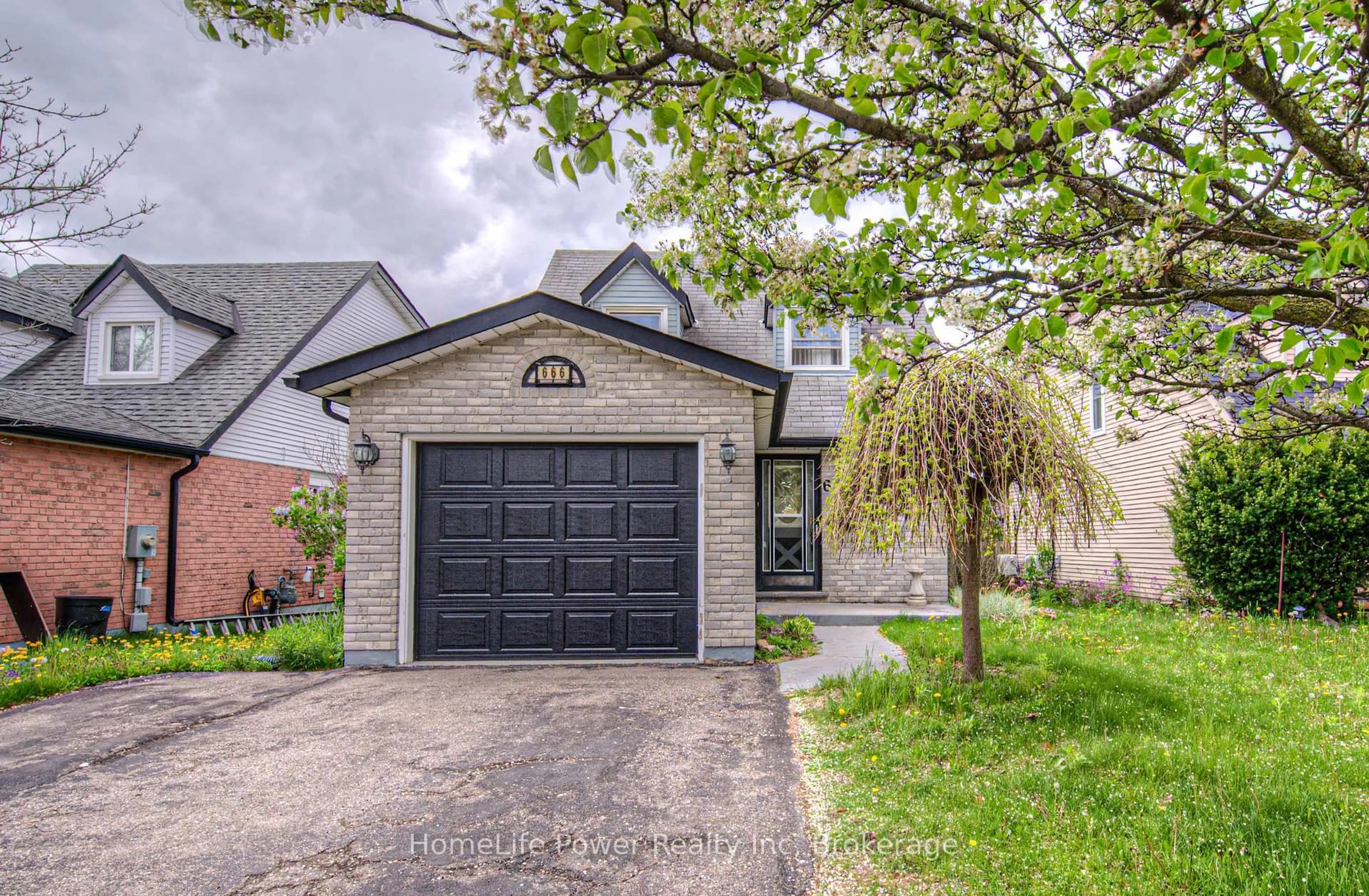 Home with brick exterior material, street for 666 Elgin St, Cambridge Ontario N1R 7W5
