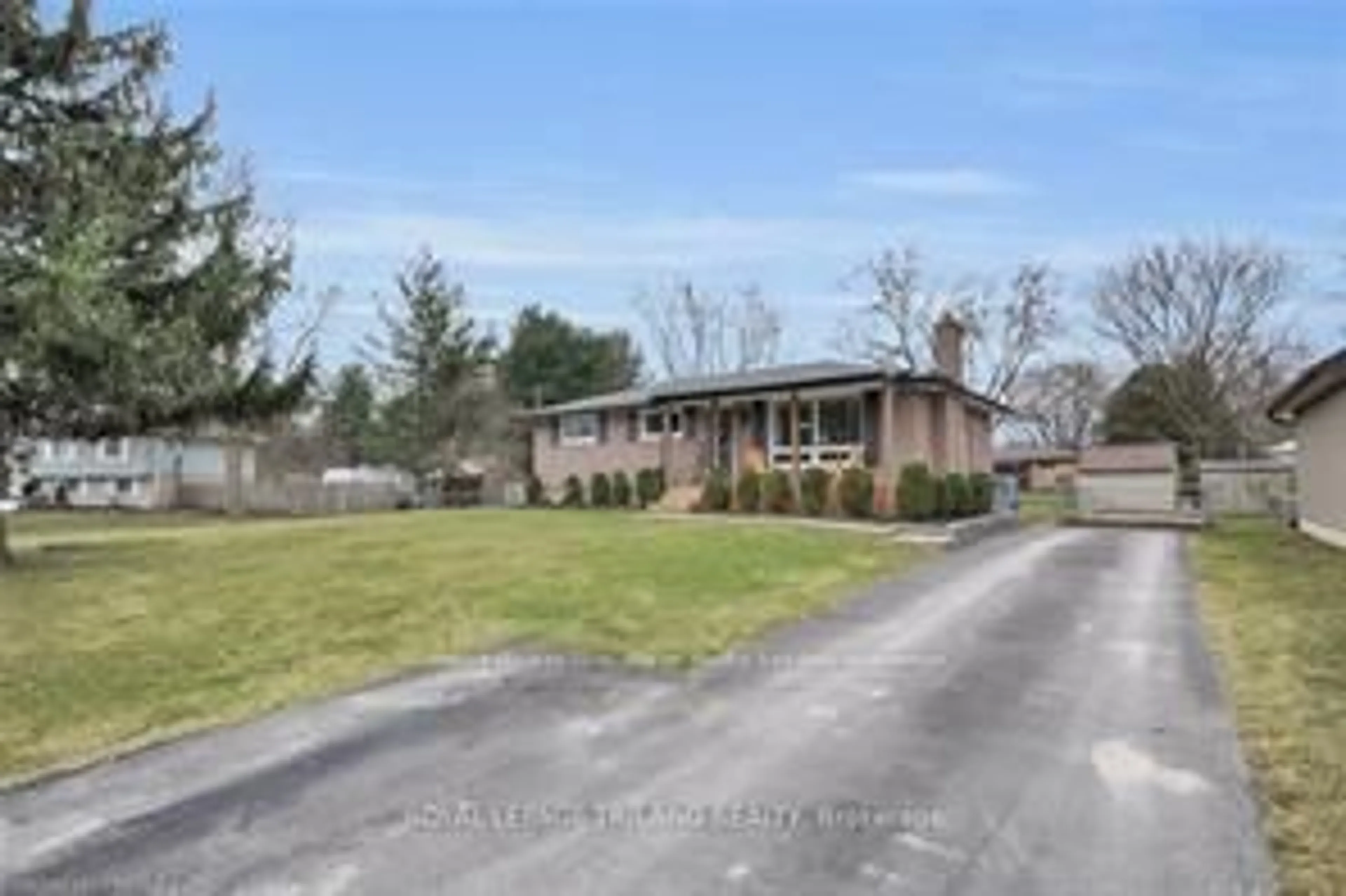 A pic from outside/outdoor area/front of a property/back of a property/a pic from drone, street for 104 Simcoe Cres, Middlesex Centre Ontario N0L 1R0
