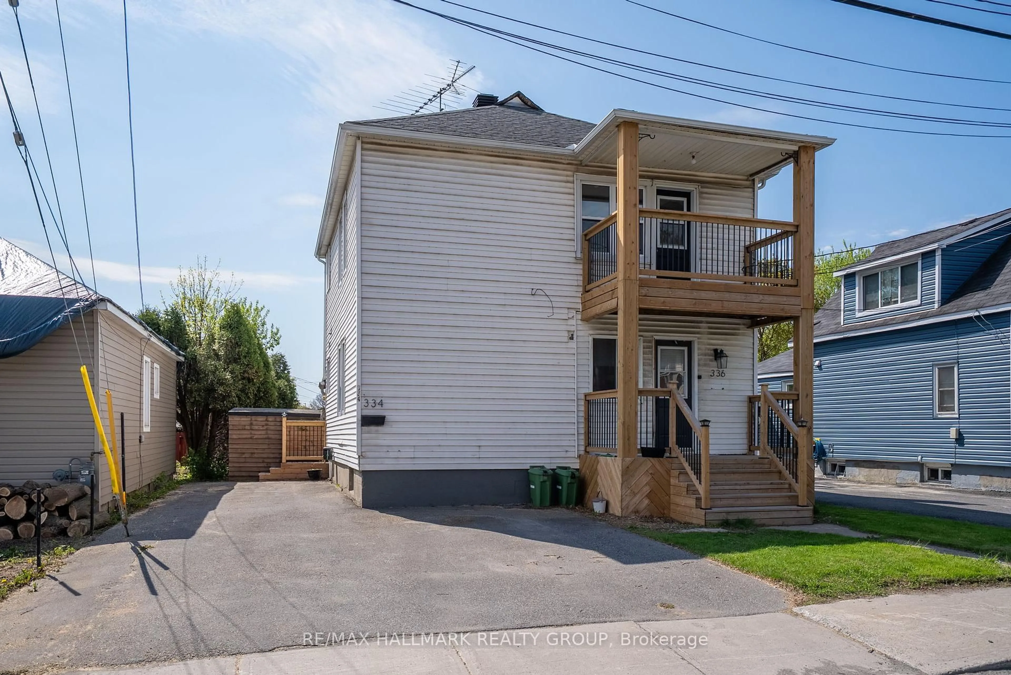 Home with vinyl exterior material, street for 334-336 Eleventh St, Cornwall Ontario K6H 2Y7