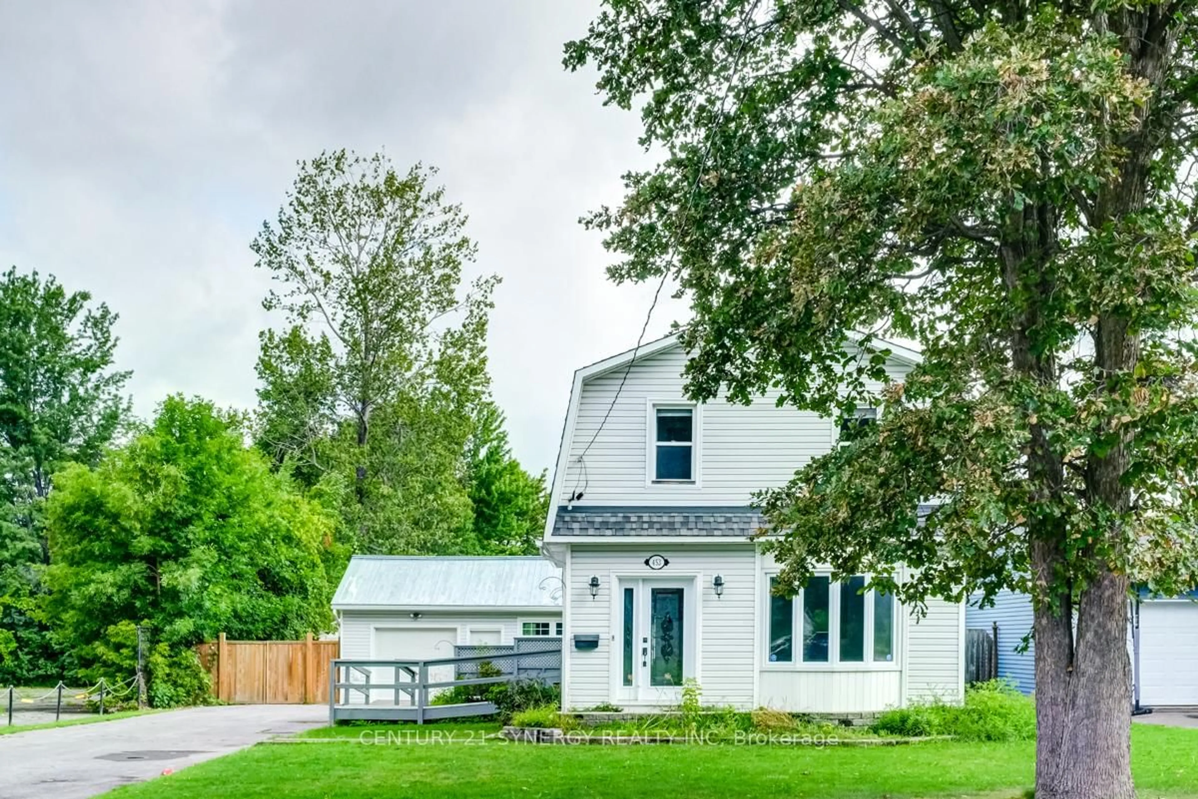 Home with vinyl exterior material, street for 453 PLEASANT PARK Rd, Ottawa Ontario K1H 5M9