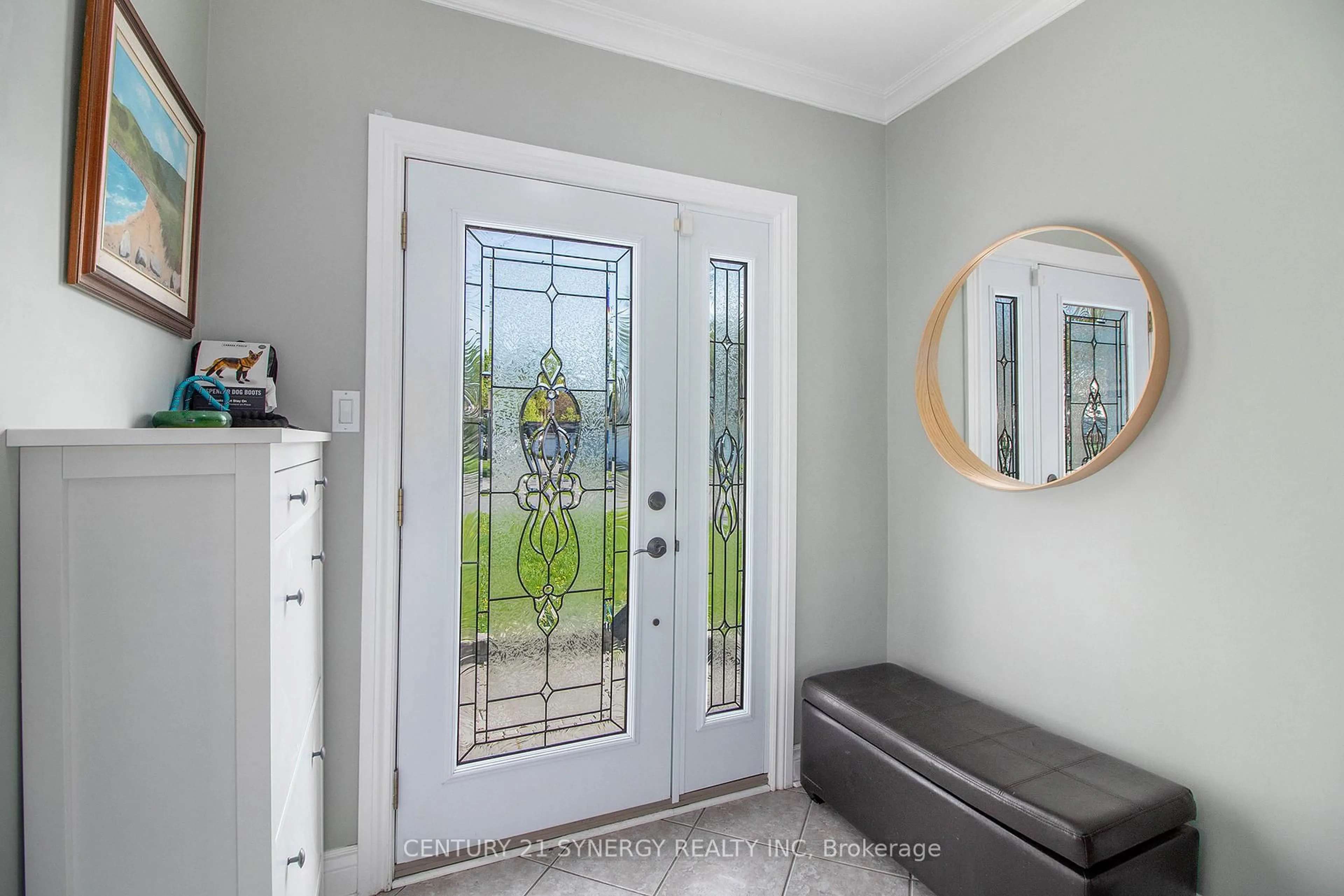 Indoor entryway for 453 PLEASANT PARK Rd, Ottawa Ontario K1H 5M9
