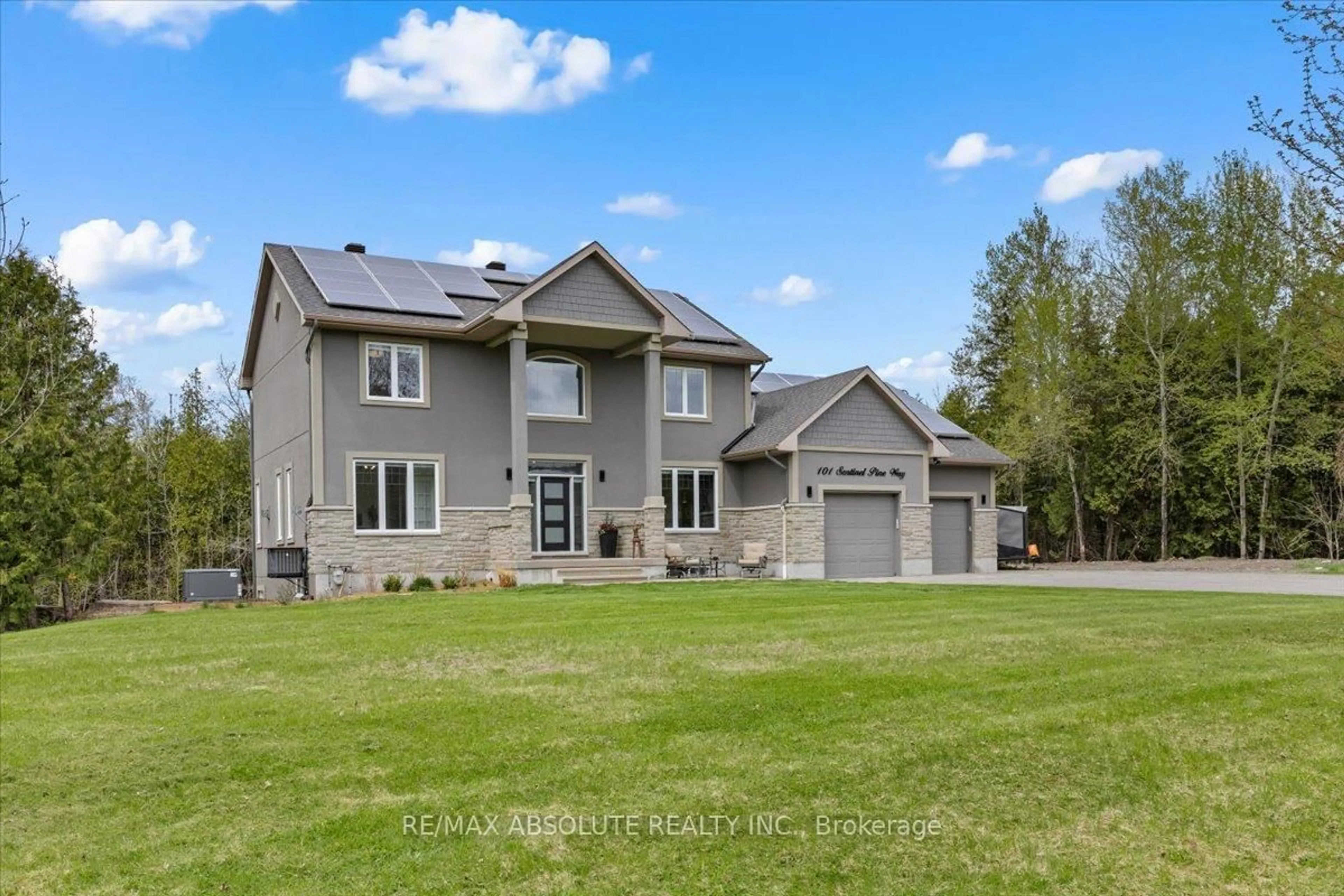Home with vinyl exterior material, unknown for 101 Sentinel Pine Way, Carp Ontario K0A 1L0
