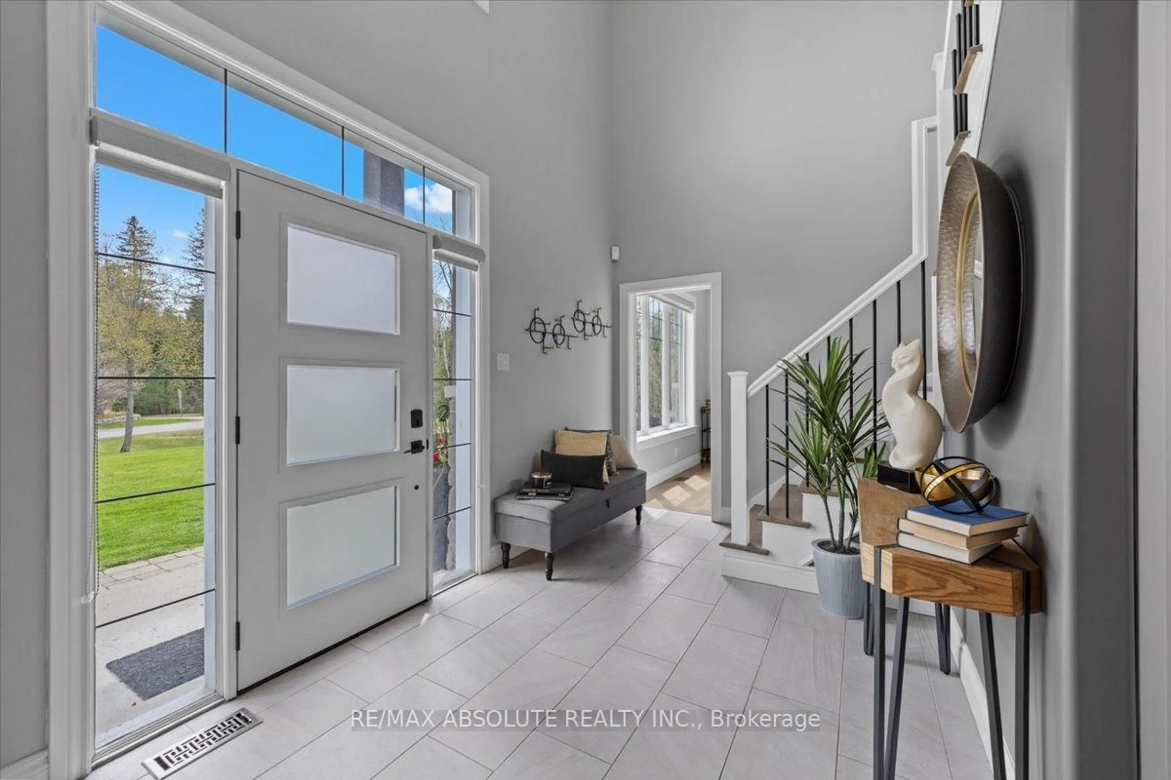 Indoor entryway for 101 Sentinel Pine Way, Carp Ontario K0A 1L0