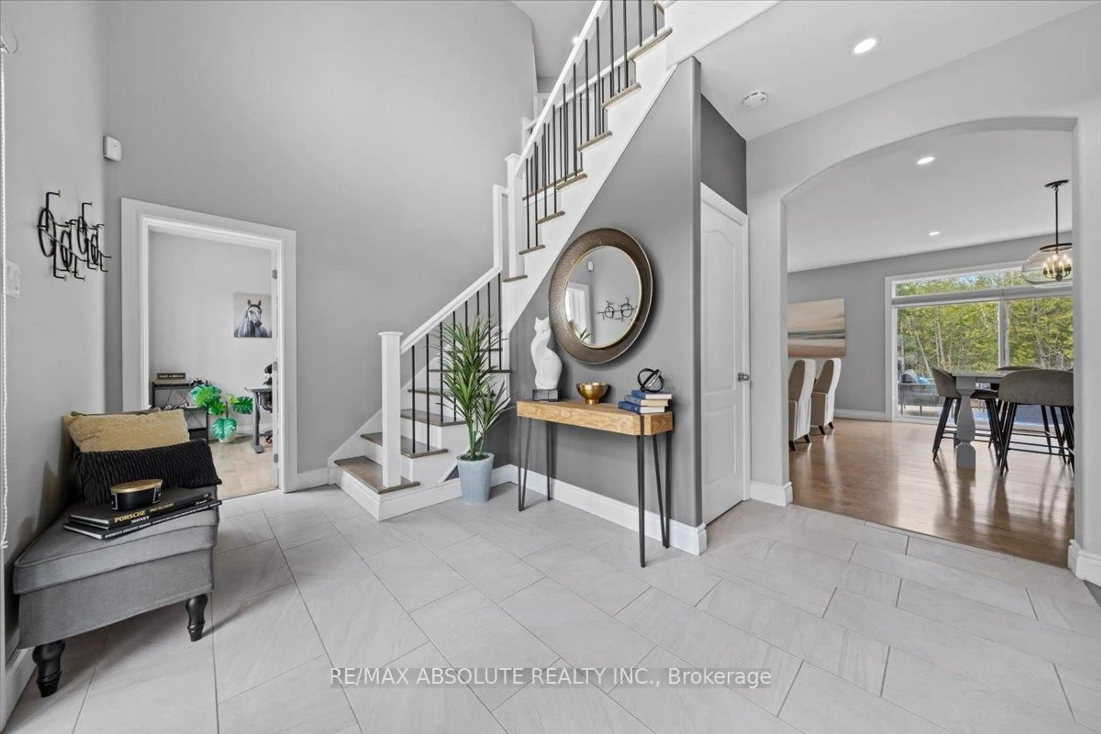 Indoor entryway for 101 Sentinel Pine Way, Carp Ontario K0A 1L0