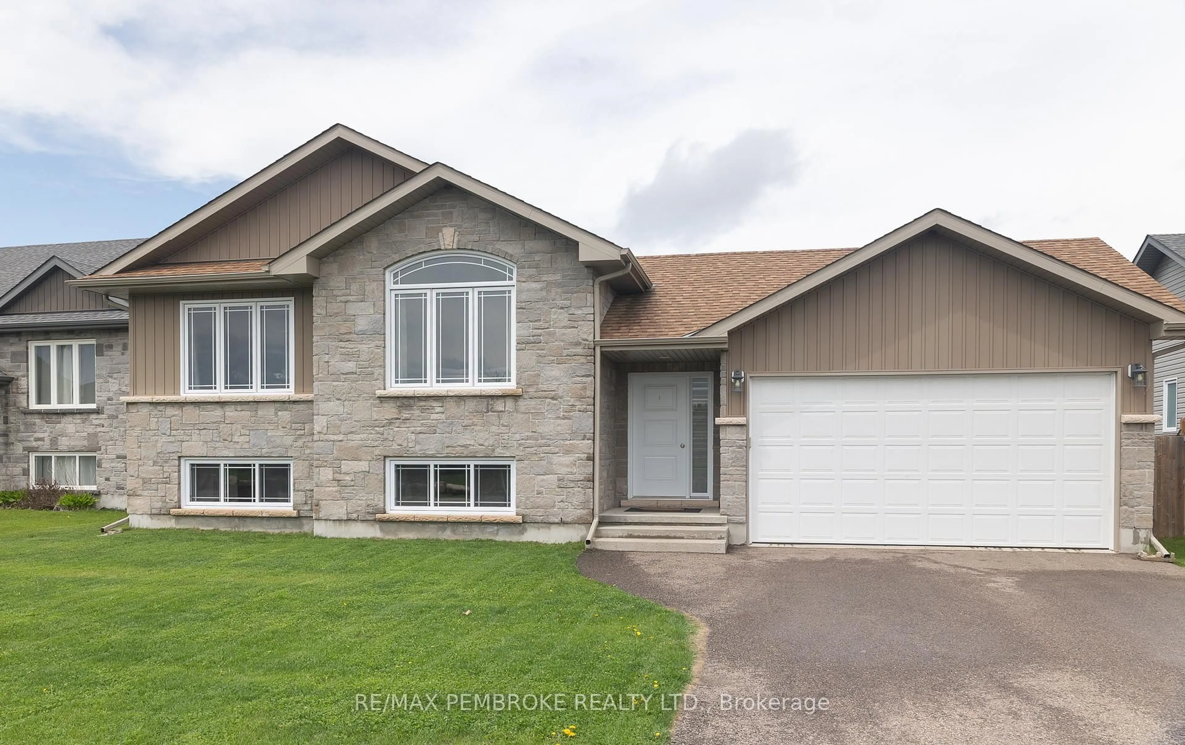 Home with vinyl exterior material, street for 14 Liam St, Petawawa Ontario K8H 0G6