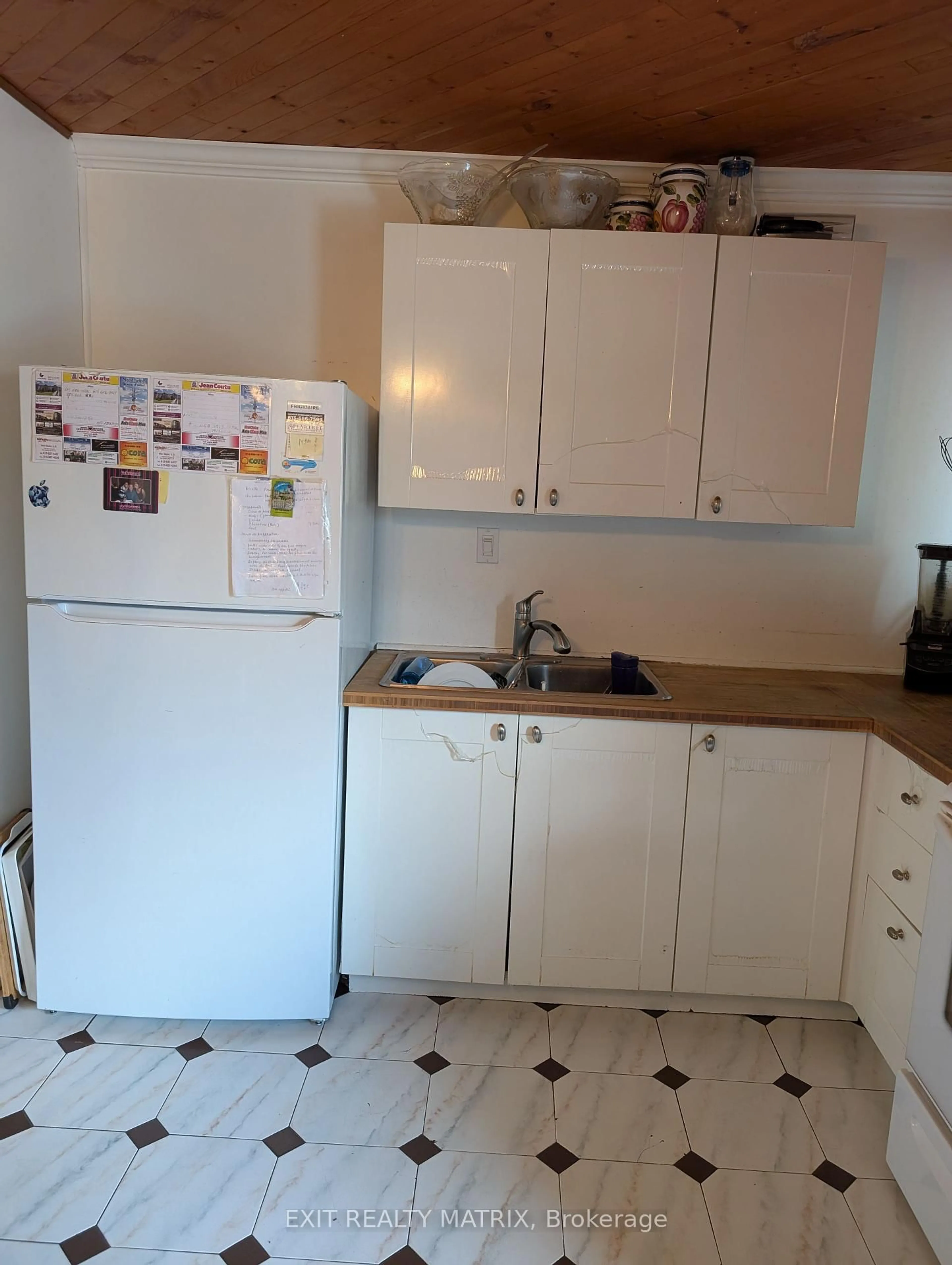 Standard kitchen, unknown for 393 Donald St, Ottawa Ontario K1K 1M2