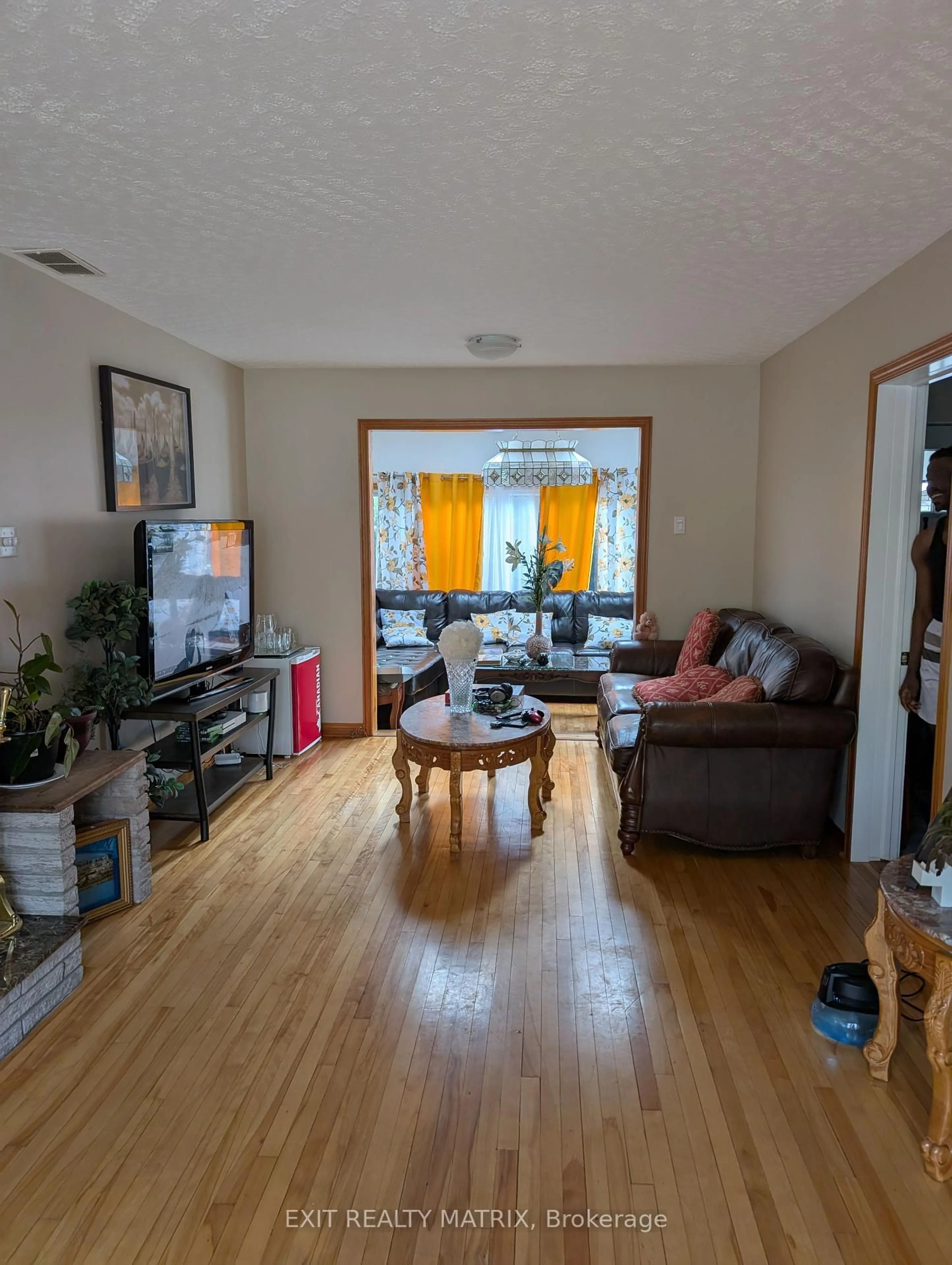 Living room with furniture, unknown for 393 Donald St, Ottawa Ontario K1K 1M2