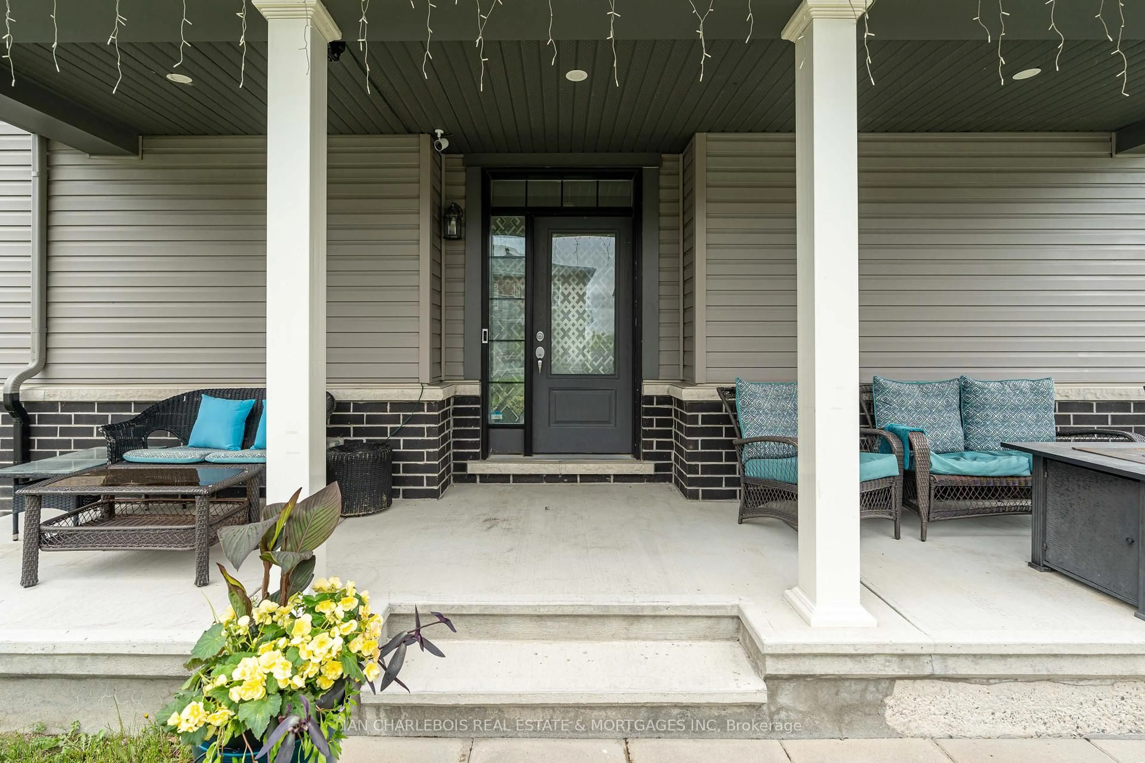 Patio, street for 161 Maskinonge Cres, Ottawa Ontario K4A 1G3
