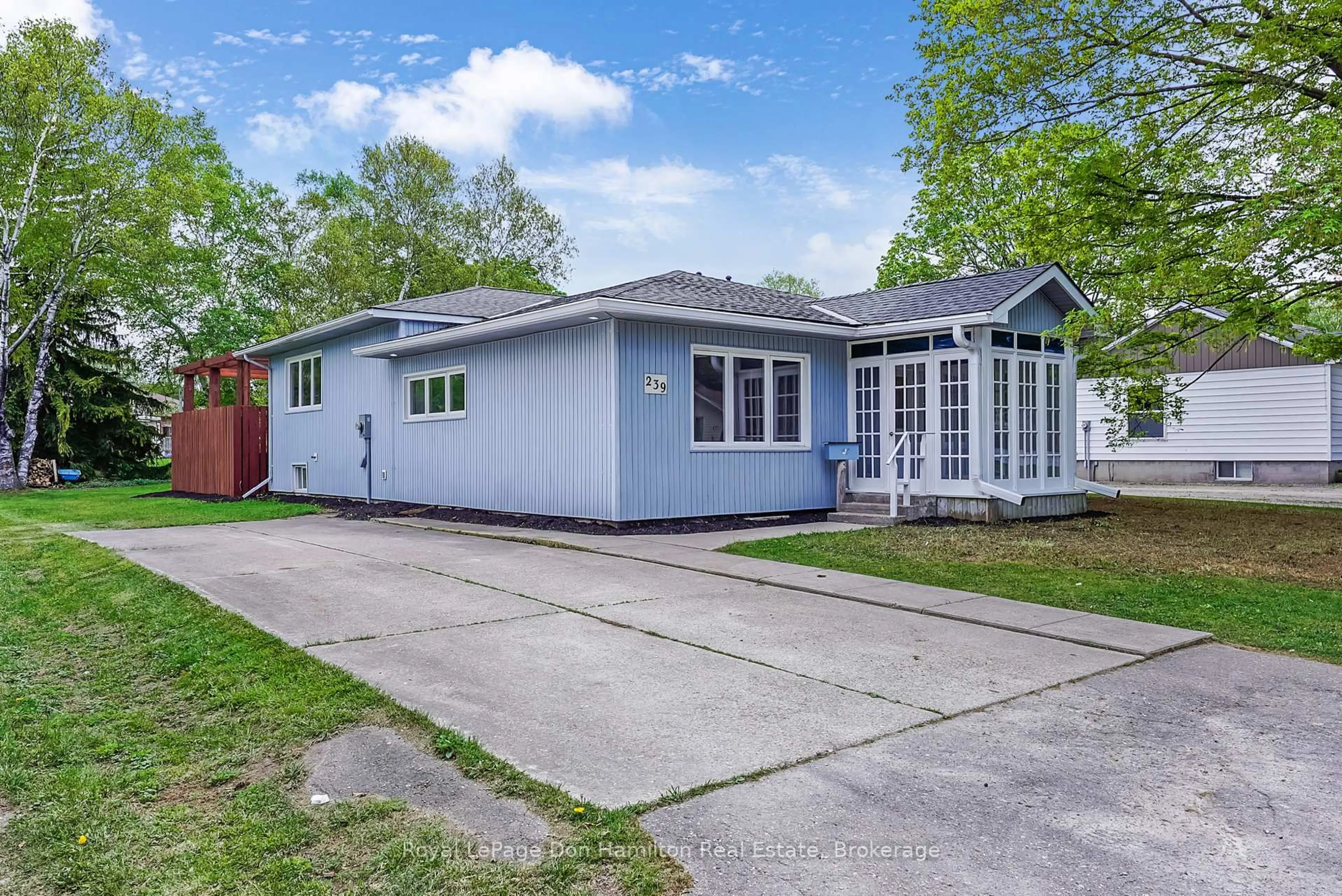 Home with vinyl exterior material, street for 239 Jones St, Goderich Ontario N7A 3B9