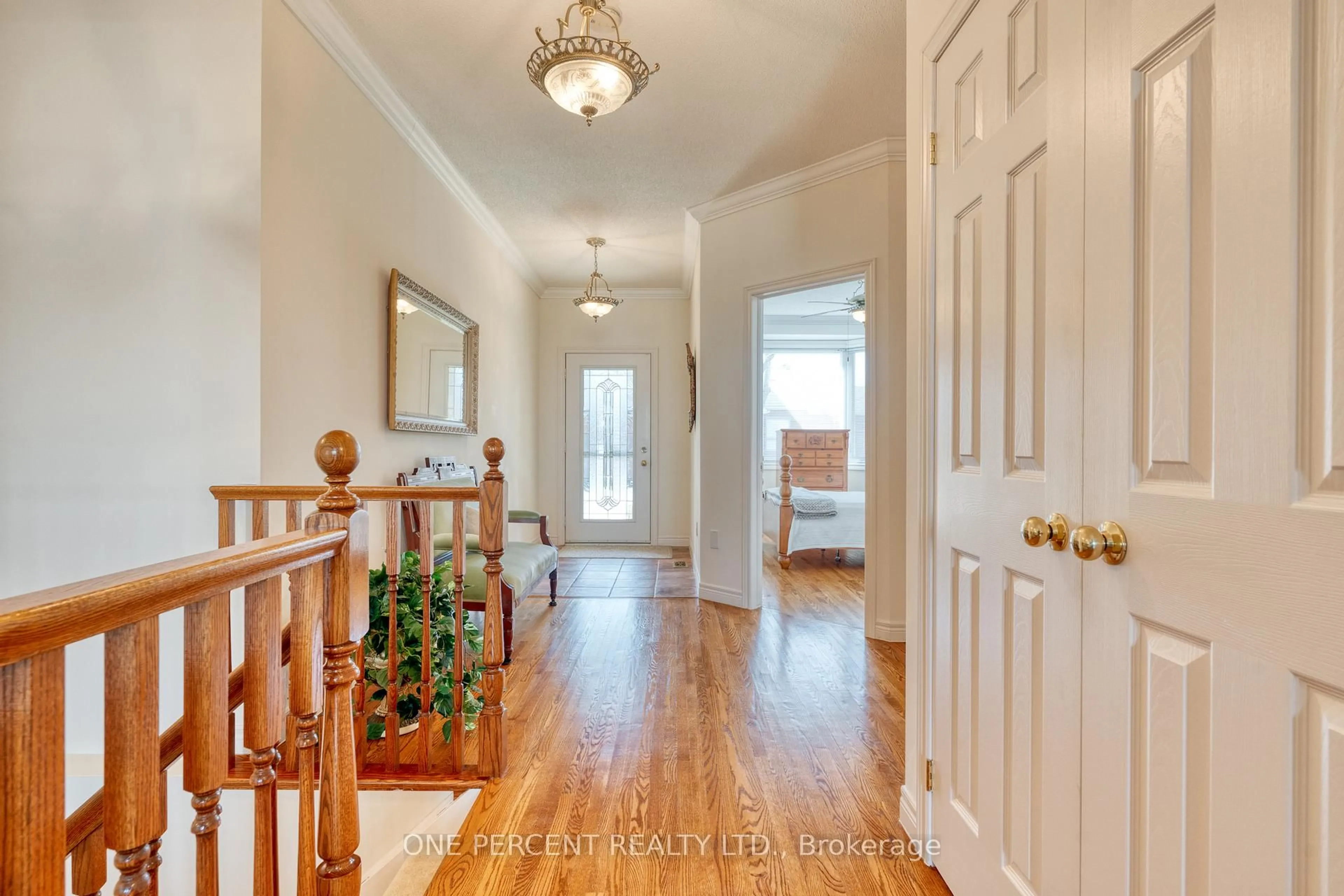 Indoor entryway for 68 NORTHERNBREEZE St, Hamilton Ontario L0R 1W0