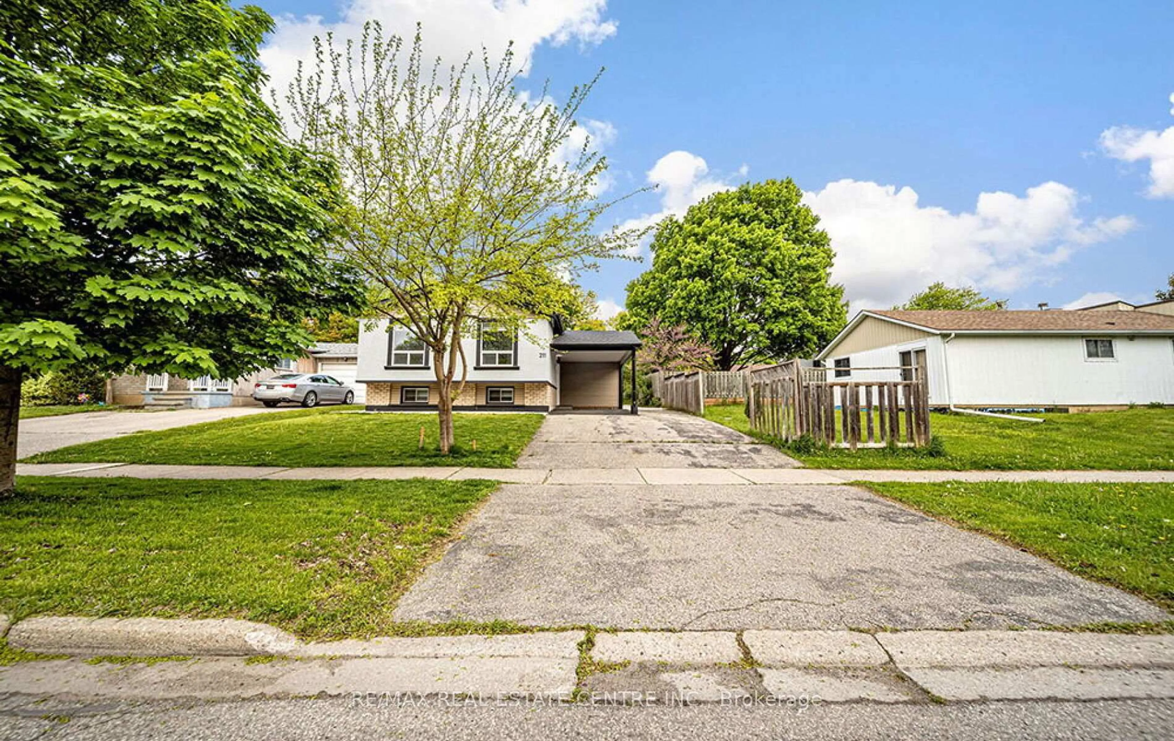 A pic from outside/outdoor area/front of a property/back of a property/a pic from drone, street for 211 Dunsdon St, Brantford Ontario N3R 7H7