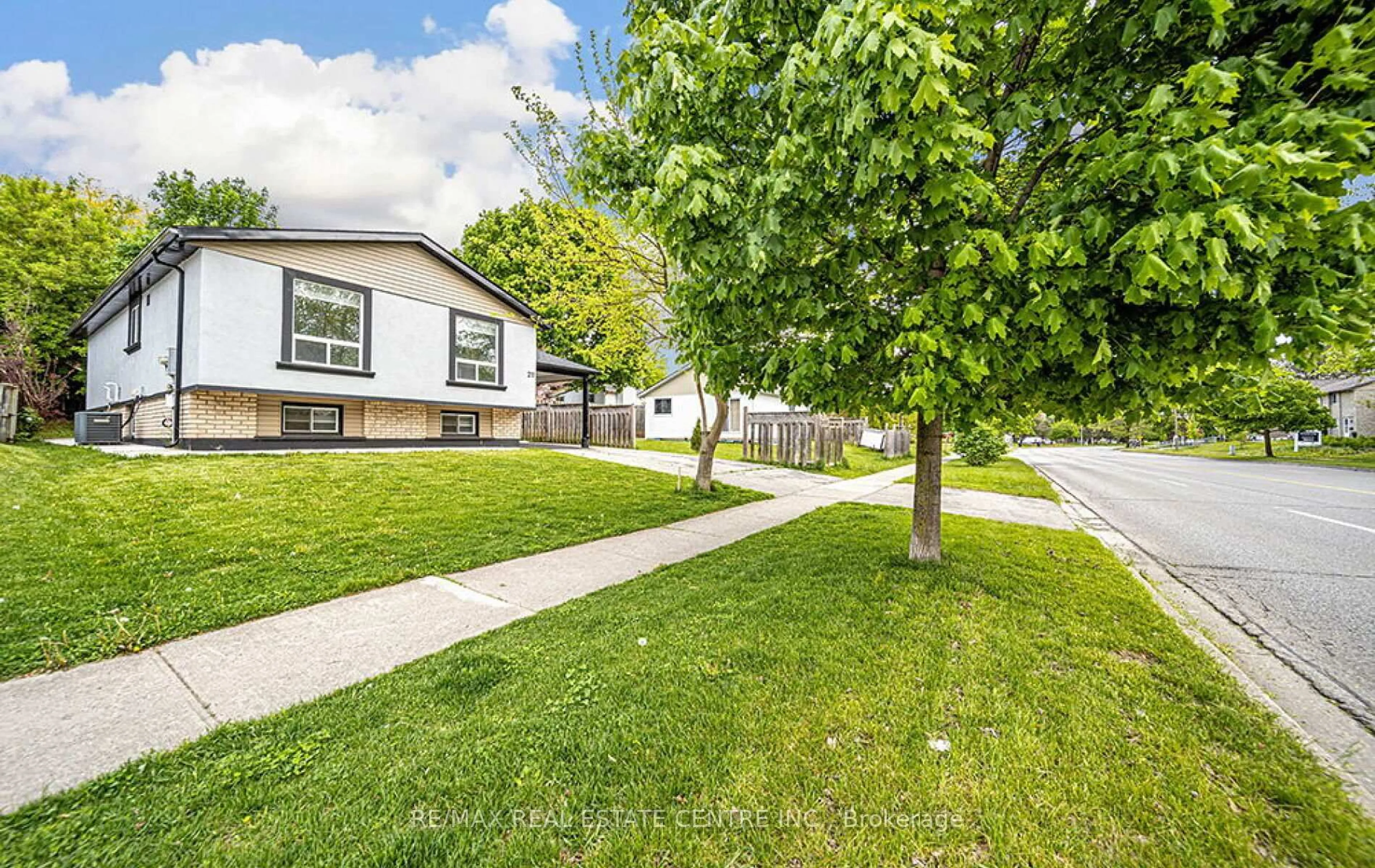 A pic from outside/outdoor area/front of a property/back of a property/a pic from drone, street for 211 Dunsdon St, Brantford Ontario N3R 7H7