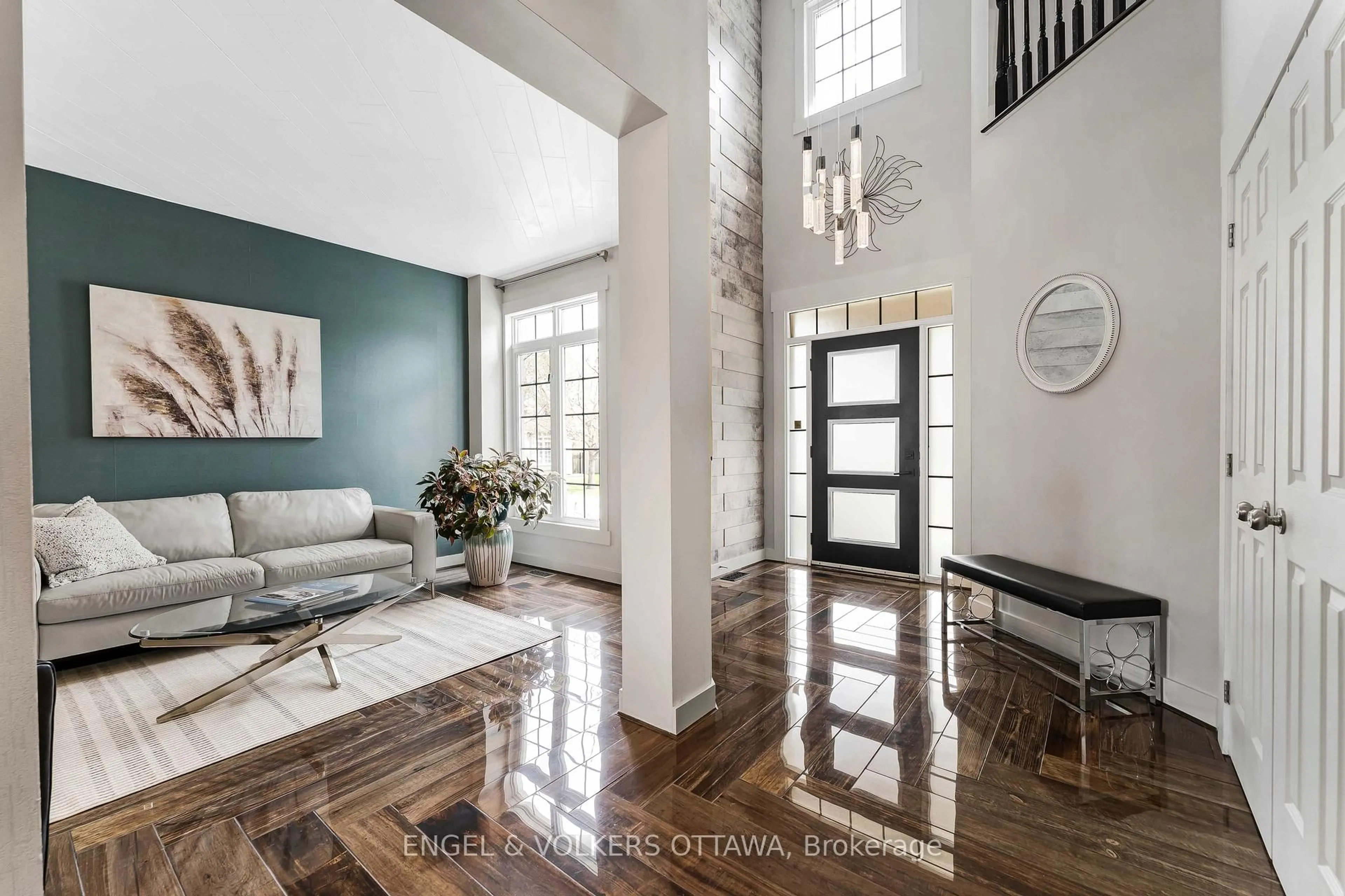 Indoor entryway for 341 Shadehill Cres, Ottawa Ontario K2J 0L6