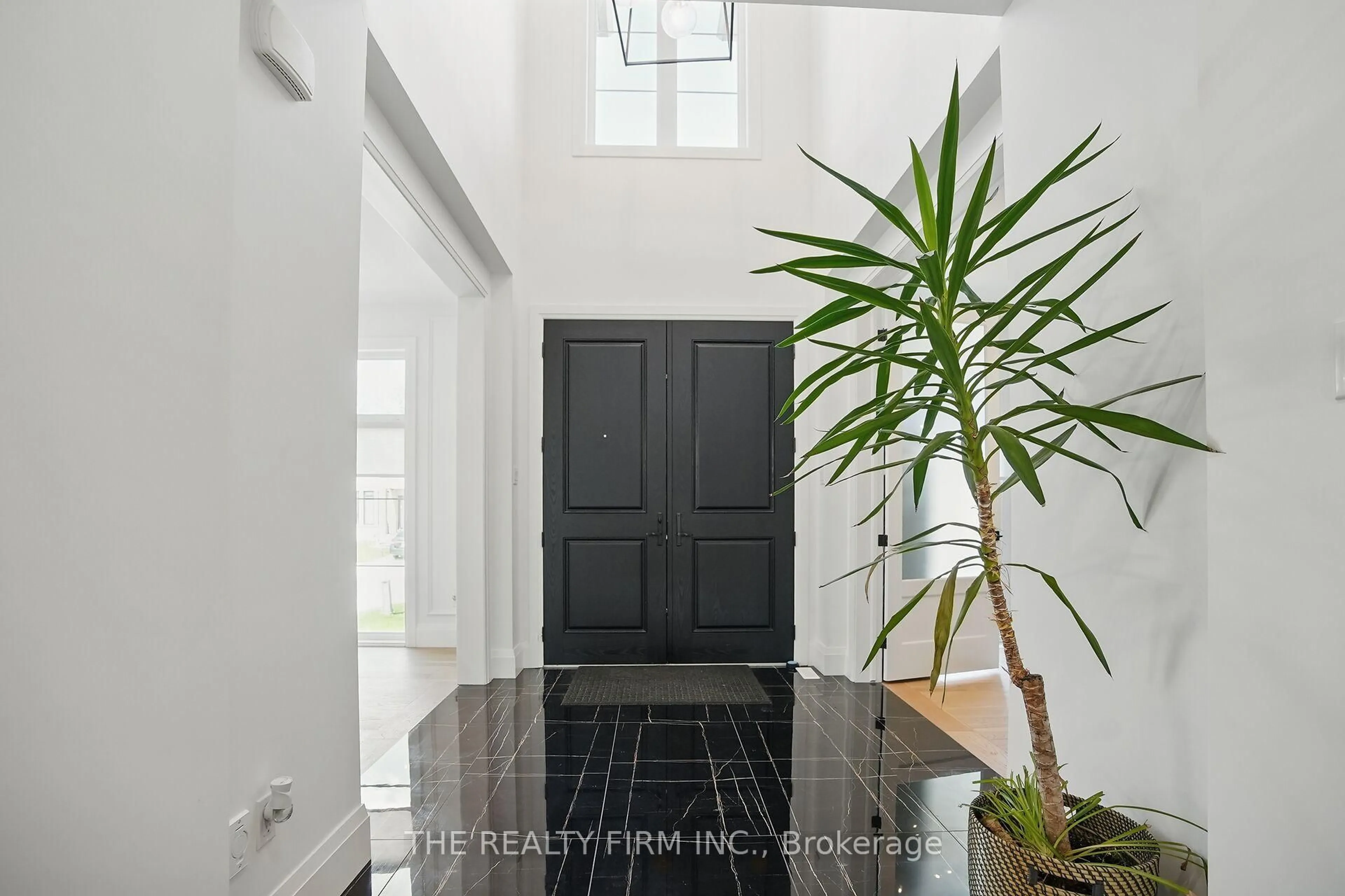 Indoor entryway for 2151 Tripp Dr, London South Ontario N6P 0H4