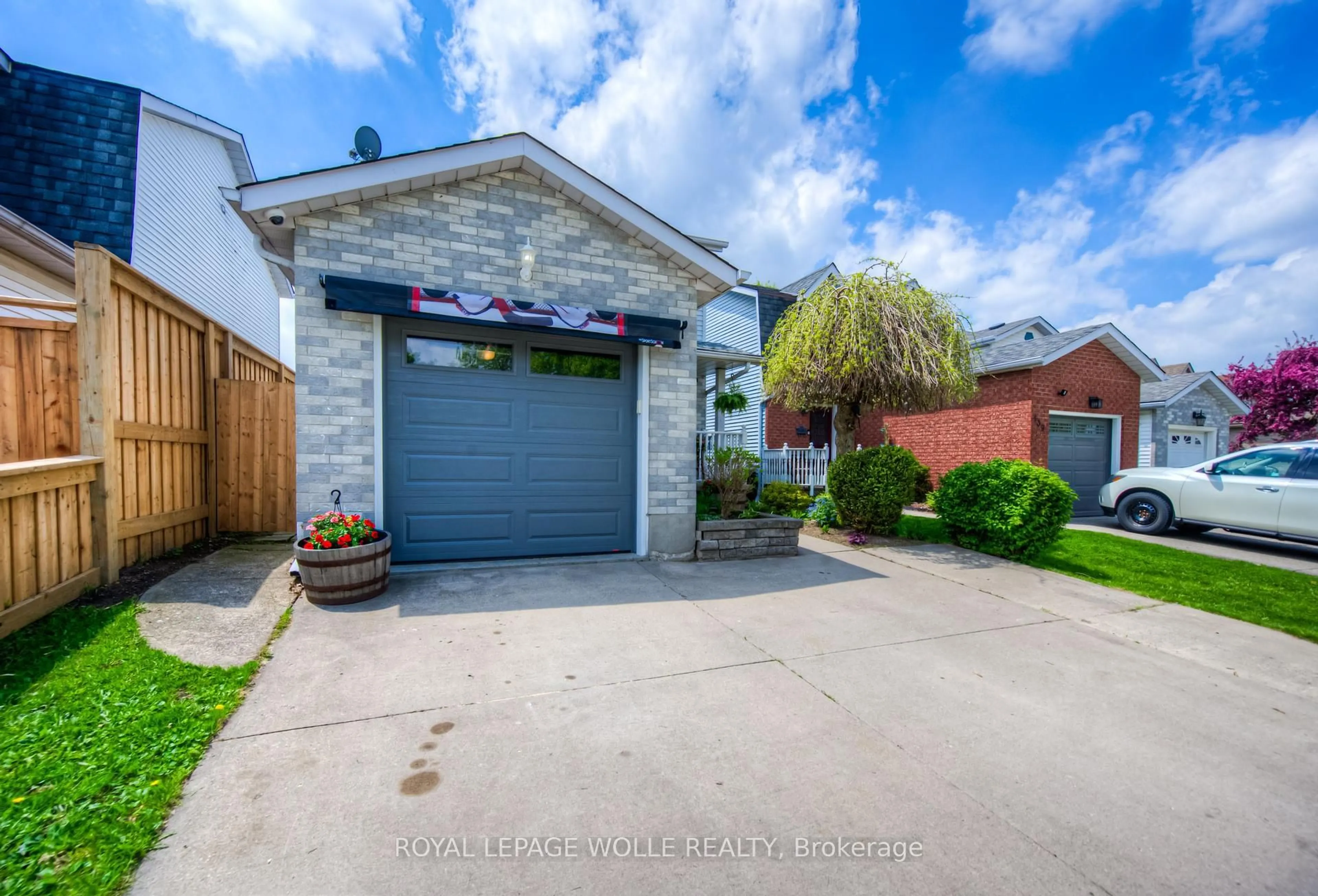 Indoor garage for 443 Otterbein Rd, Kitchener Ontario N2B 3V8