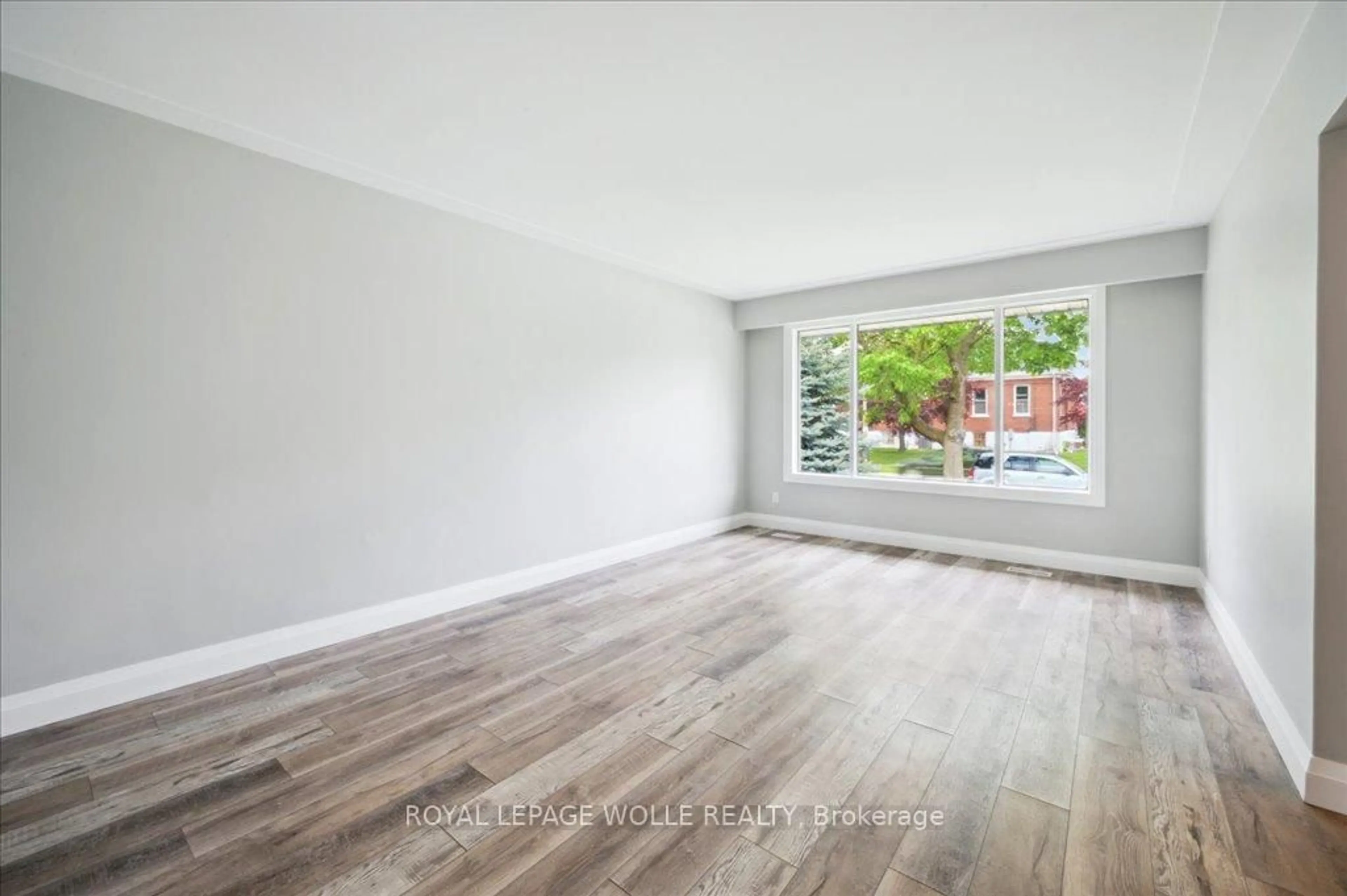 A pic of a room for 15-17 Shaftsbury Dr, Kitchener Ontario N2A 1N4