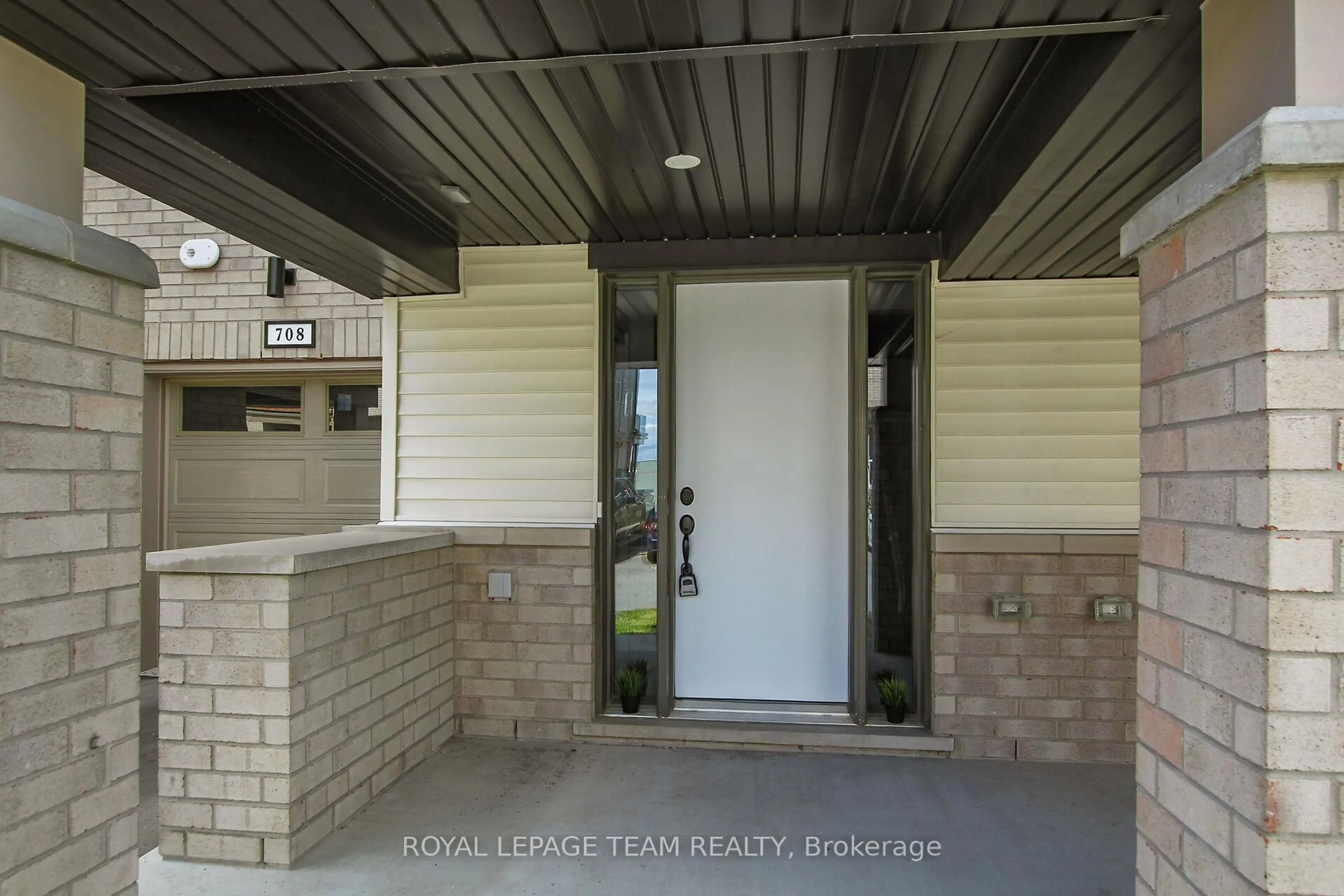 Indoor entryway for 708 Chromite Private, Ottawa Ontario K2J 7J2