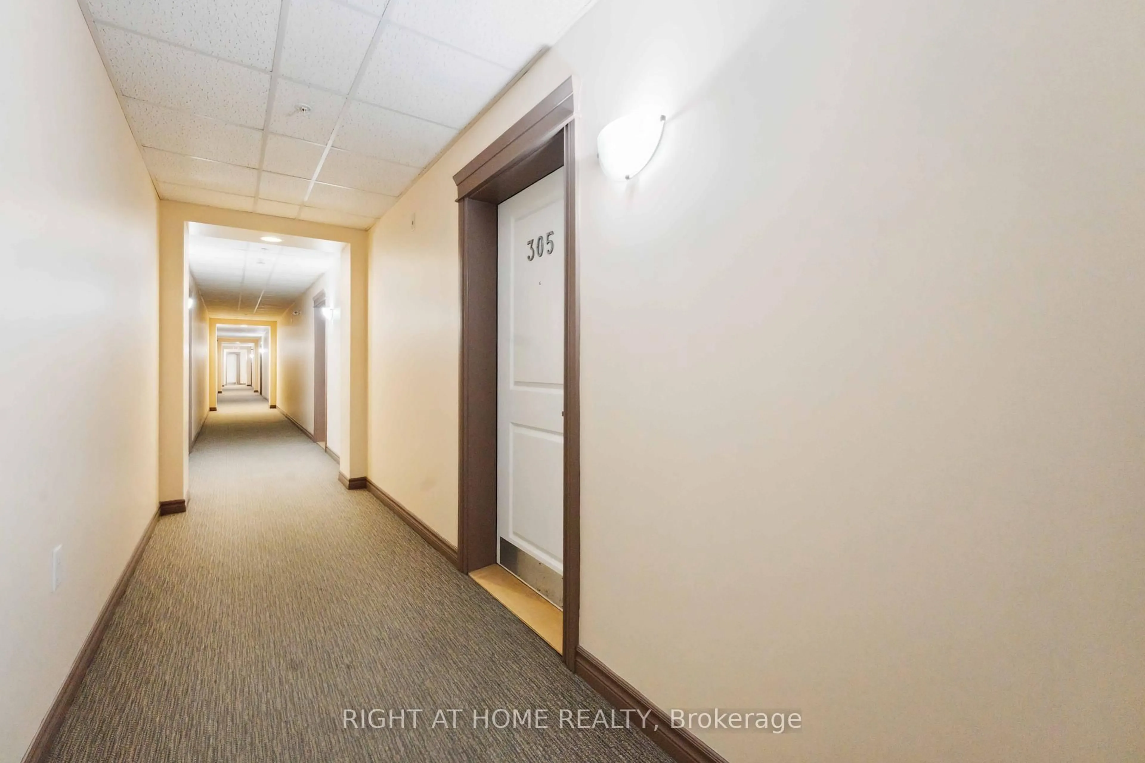 Indoor foyer for 141 Potts Private #305, Ottawa Ontario K4A 0X9