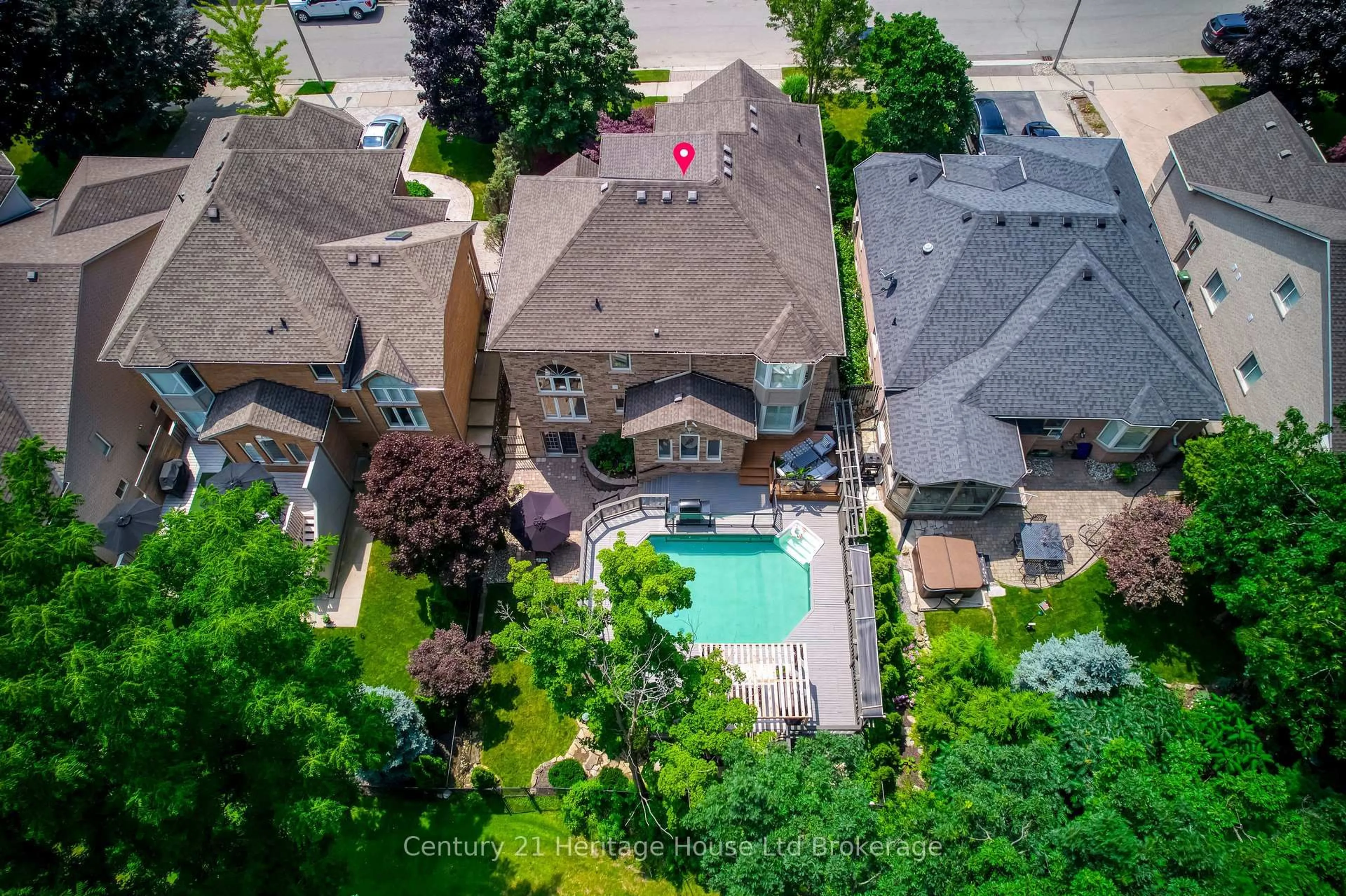 A pic from outside/outdoor area/front of a property/back of a property/a pic from drone, unknown for 16 Sweetman Dr, Hamilton Ontario L9H 7N6