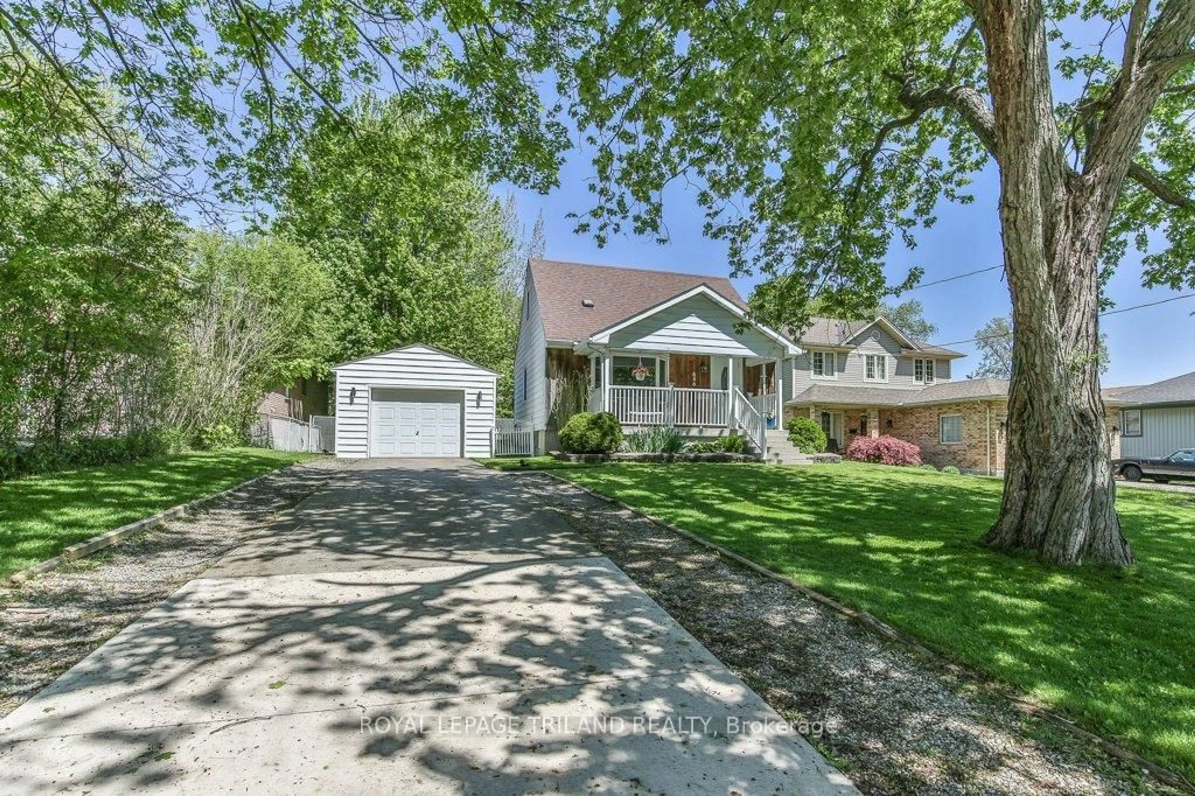 A pic from outside/outdoor area/front of a property/back of a property/a pic from drone, street for 656 EDEN Ave, London South Ontario N6C 2Z7