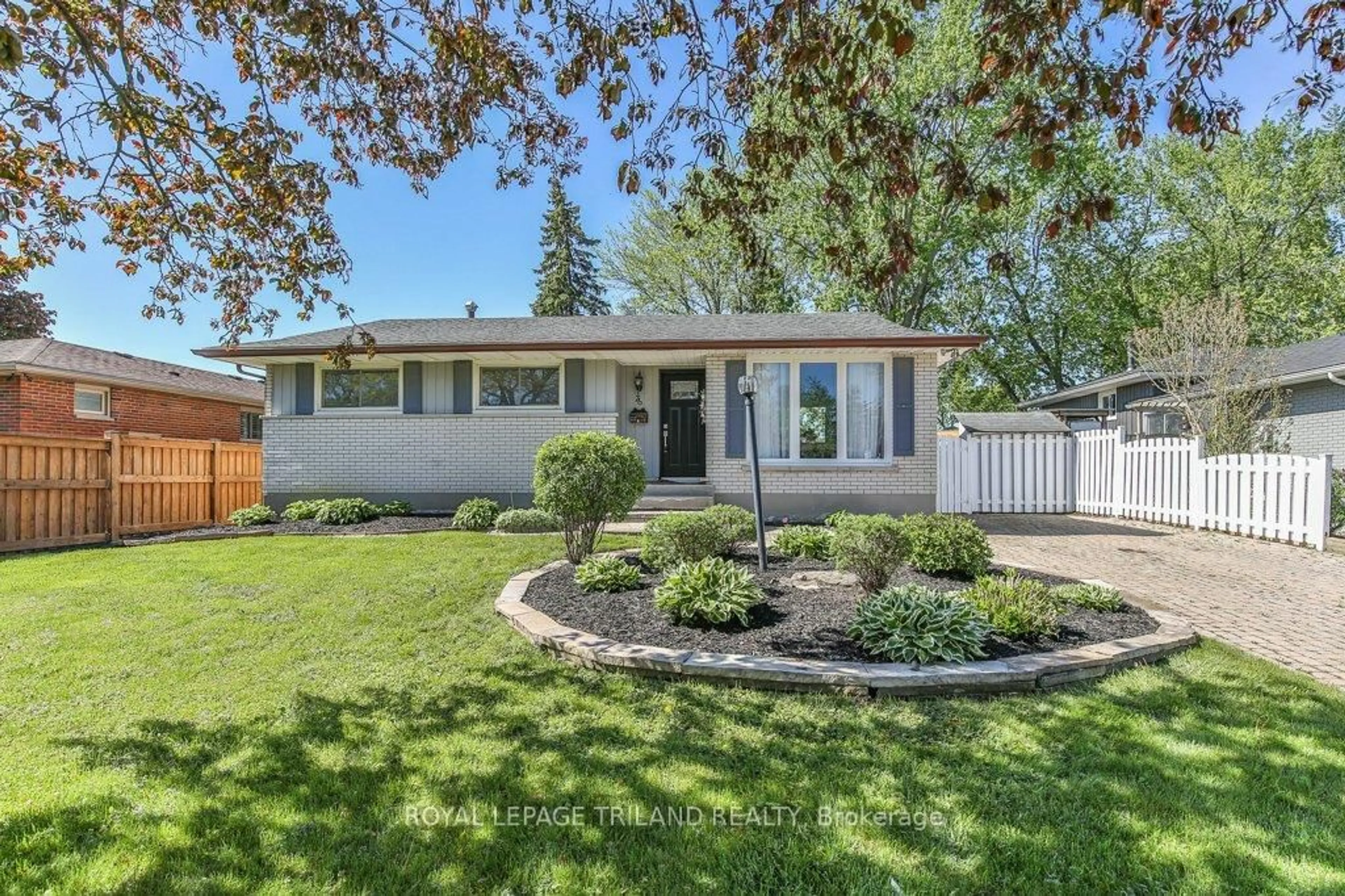 Home with vinyl exterior material, street for 76 MASSON Crt, London South Ontario N6E 1H3