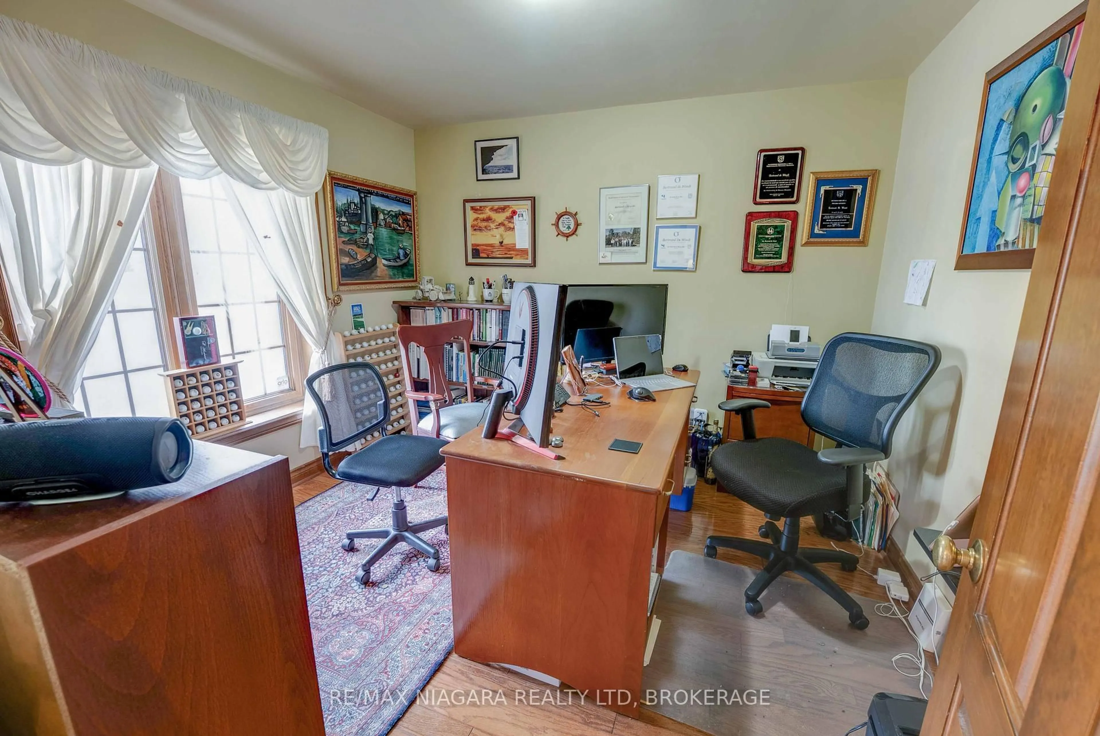 A pic of a room for 7909 Sarah St, Niagara Falls Ontario L2G 6T6