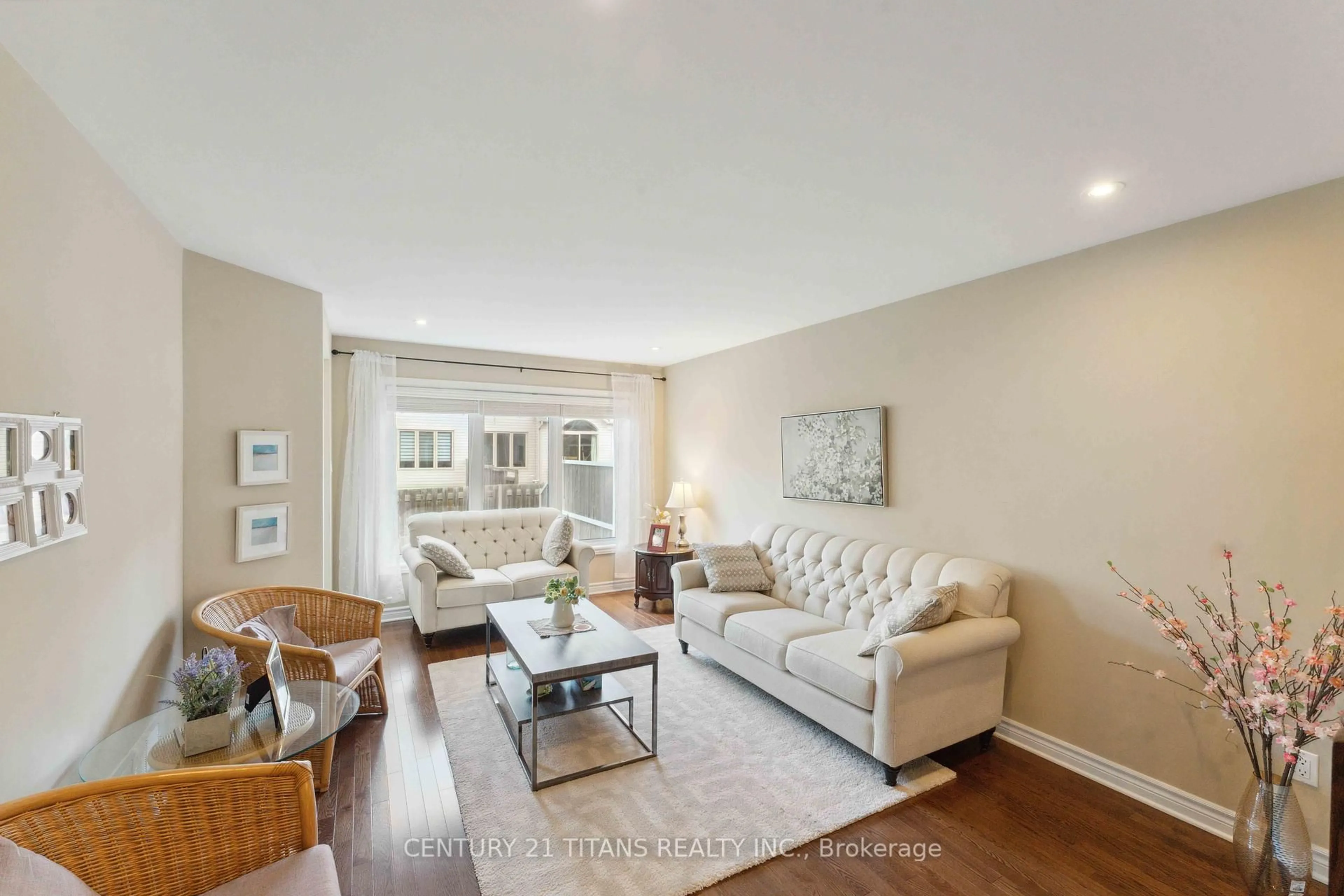 Living room with furniture, unknown for 812 Ashenvale Way, Orleans Ontario K4A 0R3