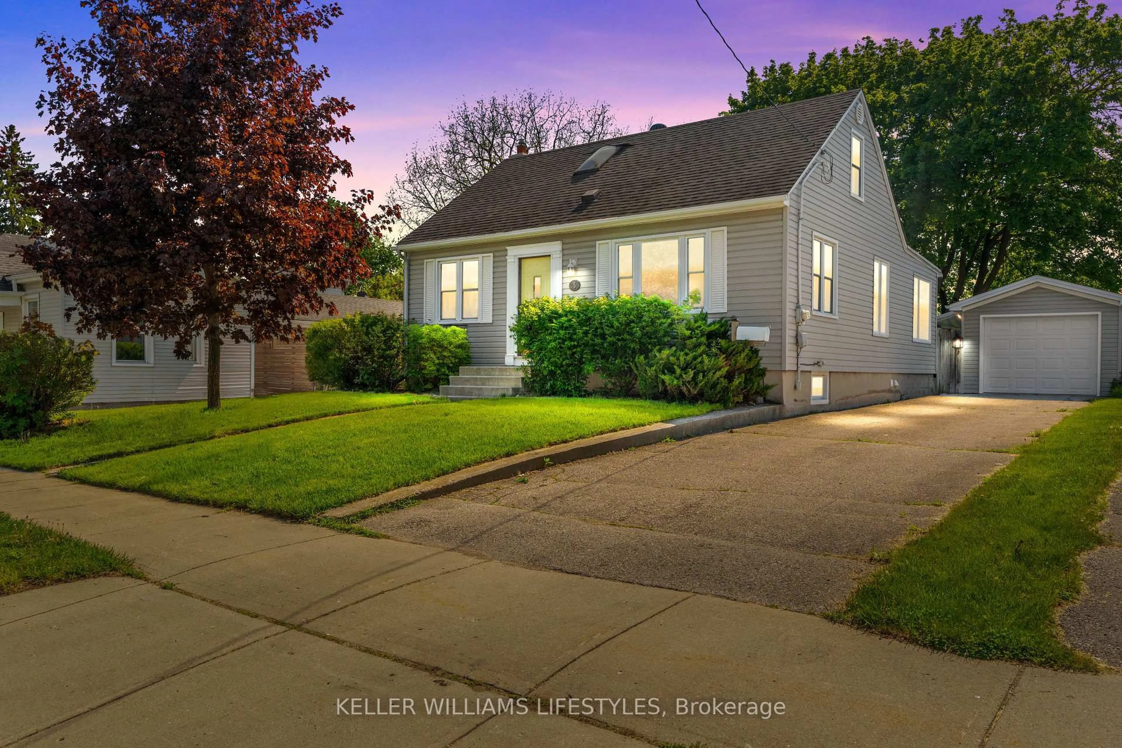 Home with vinyl exterior material, street for 131 Price St, London East Ontario N5Z 2J4