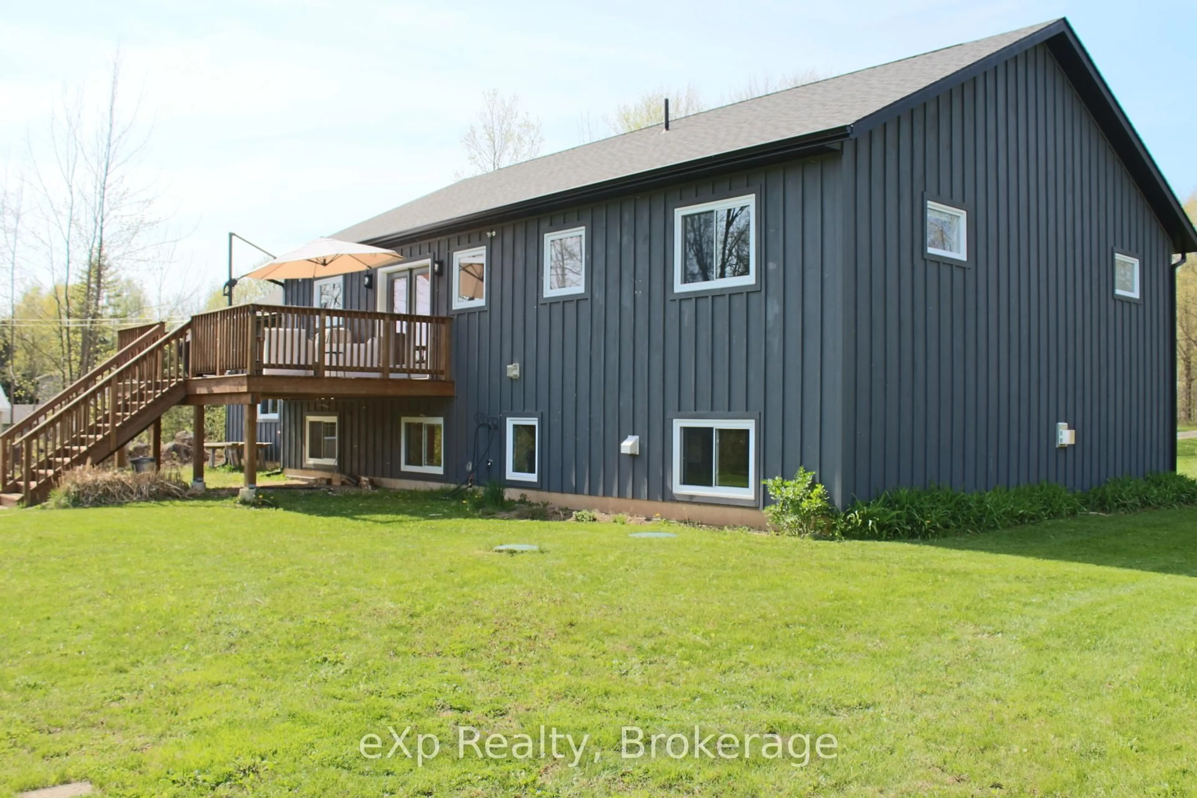 A pic from outside/outdoor area/front of a property/back of a property/a pic from drone, building for 172 North St, Grey Highlands Ontario N0C 1E0