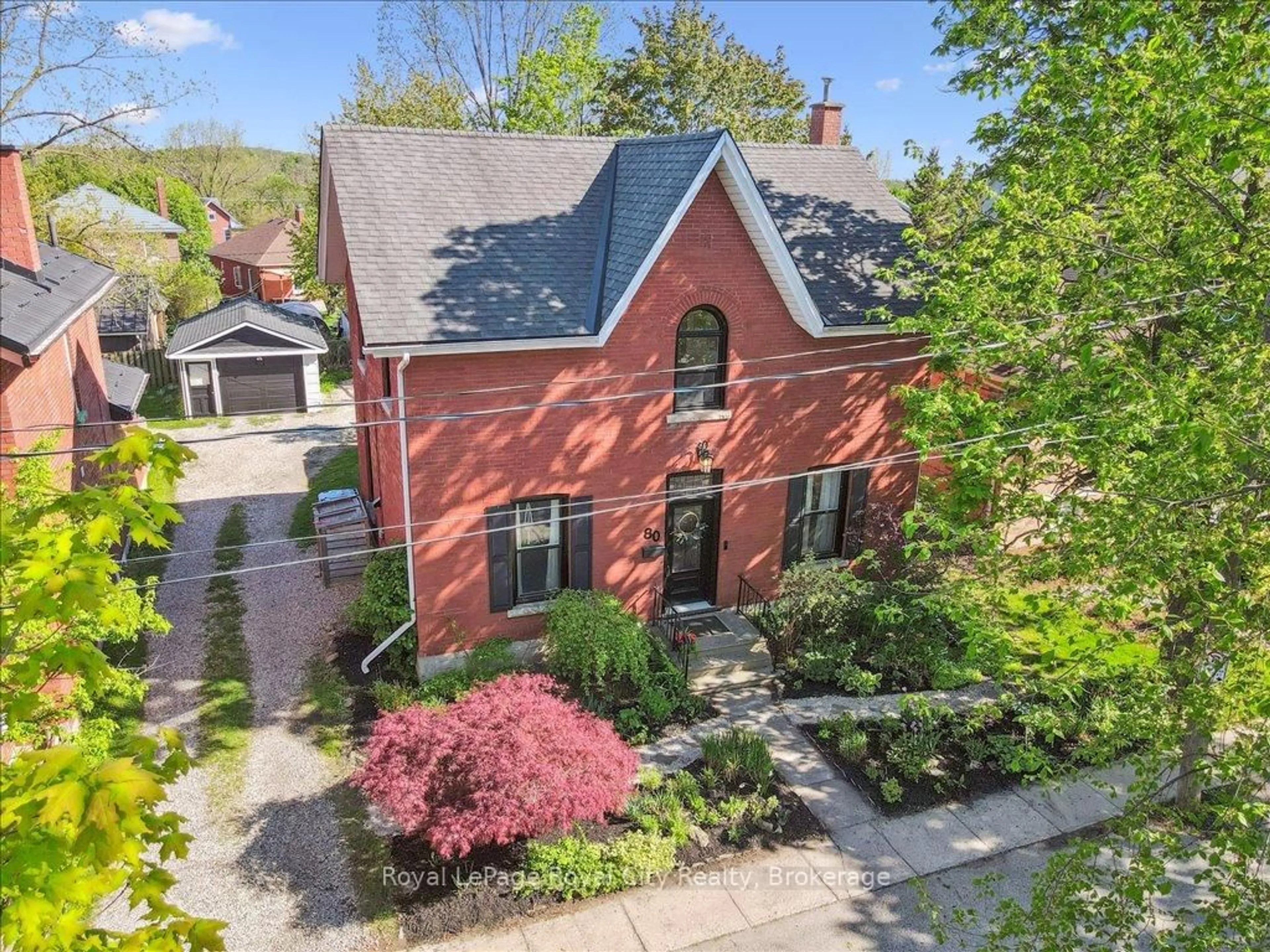 A pic from outside/outdoor area/front of a property/back of a property/a pic from drone, street for 80 Kent St, Guelph Ontario N1H 3B8