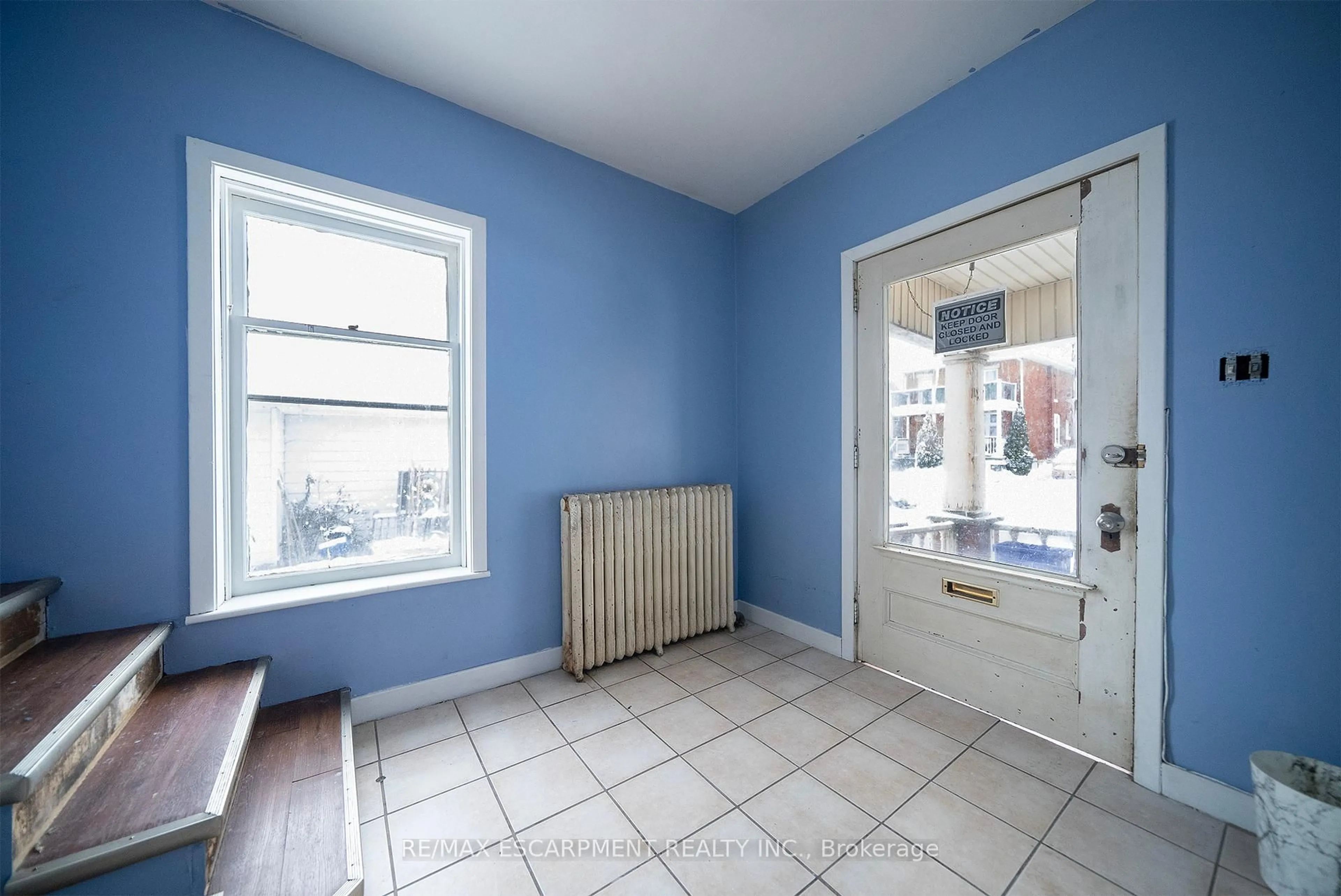 A pic of a room for 294 Darling St, Brantford Ontario N3S 3X8
