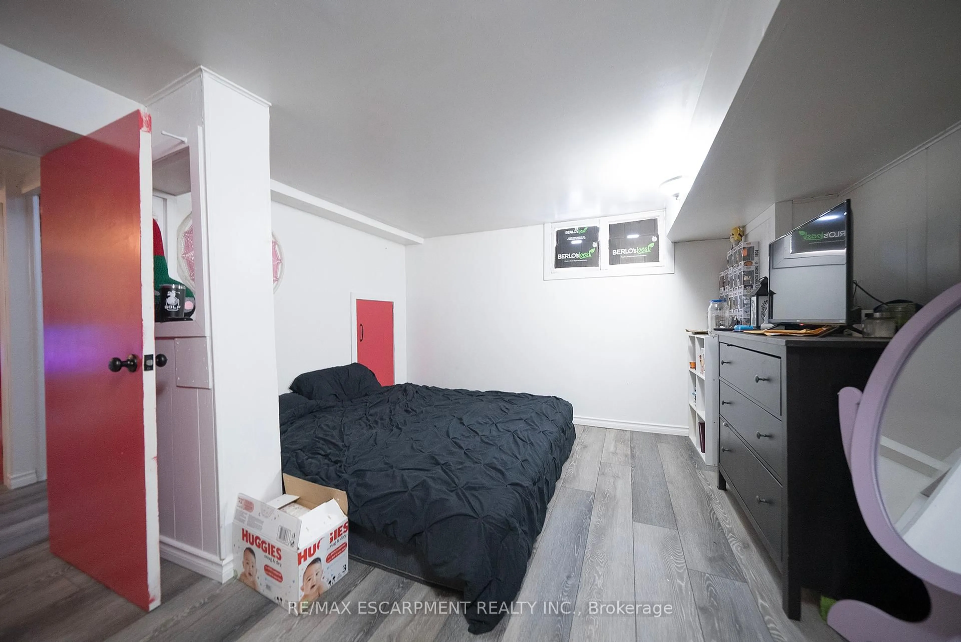 A pic of a room for 294 Darling St, Brantford Ontario N3S 3X8