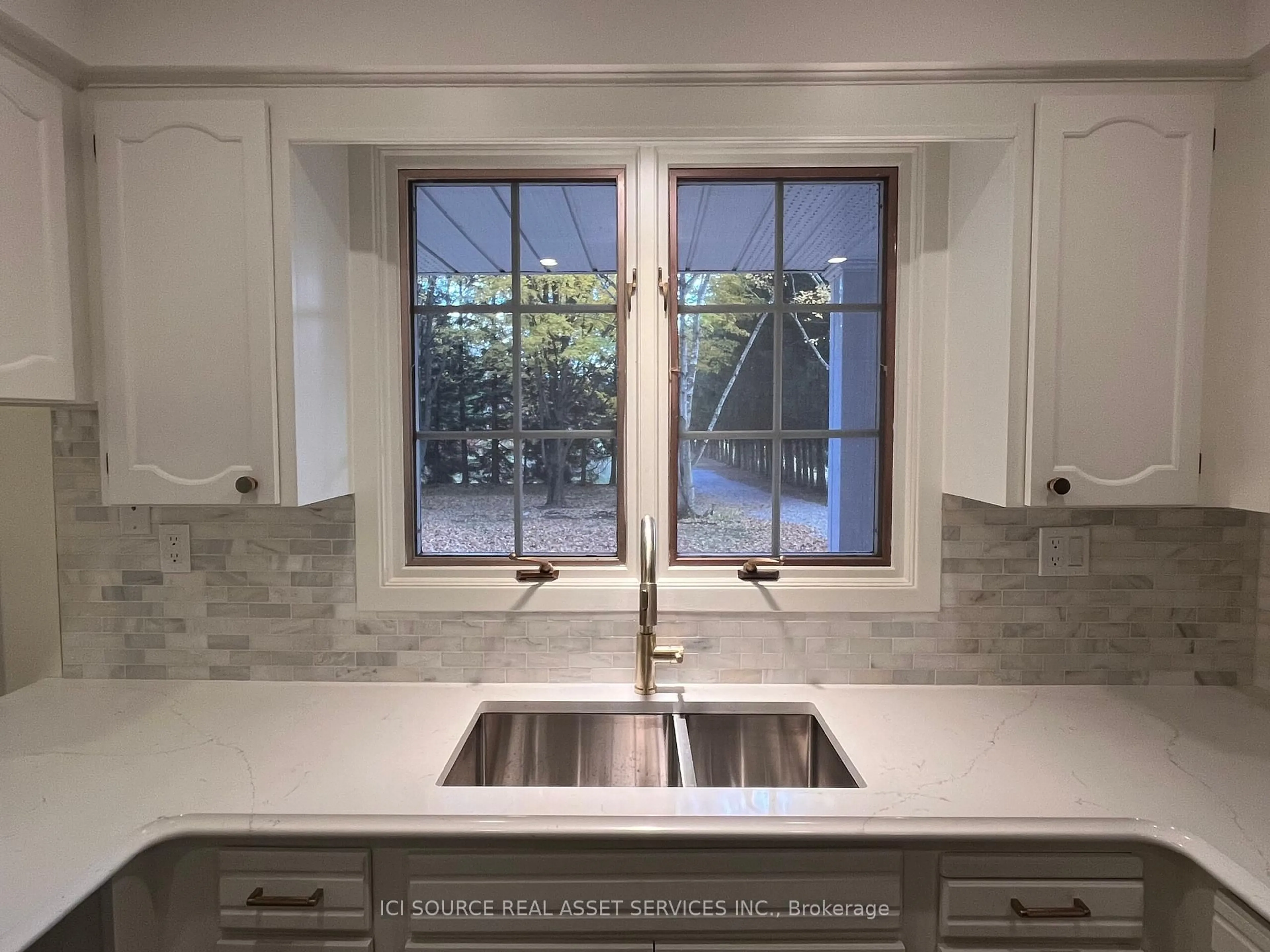 Contemporary kitchen, ceramic/tile floor for 881 Charlotteville Rd 8, Norfolk Ontario N3Y 4K5